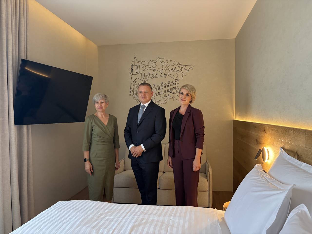 FOTO: Na Ptujskem polju zaživela več kot petmilijonska investicija, ki stavi na kolesarje, športnike in poslovne goste