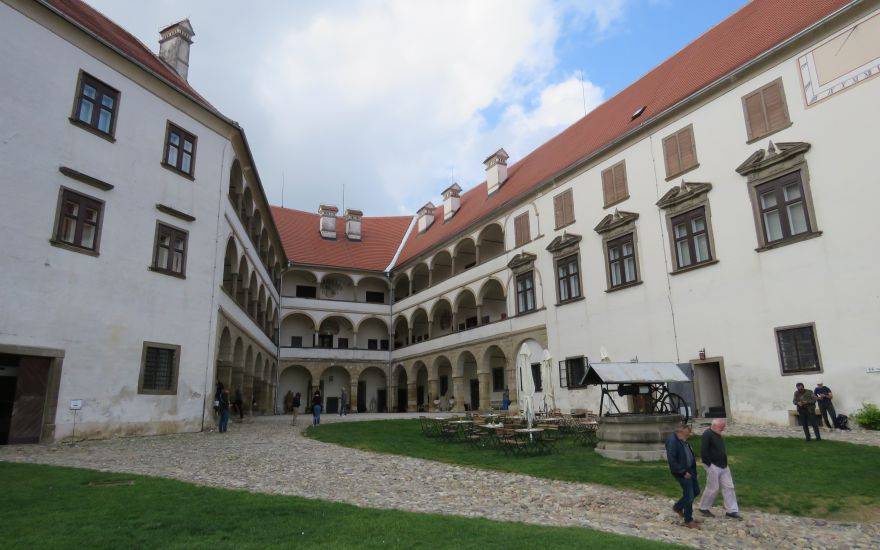 Na Ptujskem gradu bodo tradicijo povezali s sodobnostjo, na ogled umetniška keramika