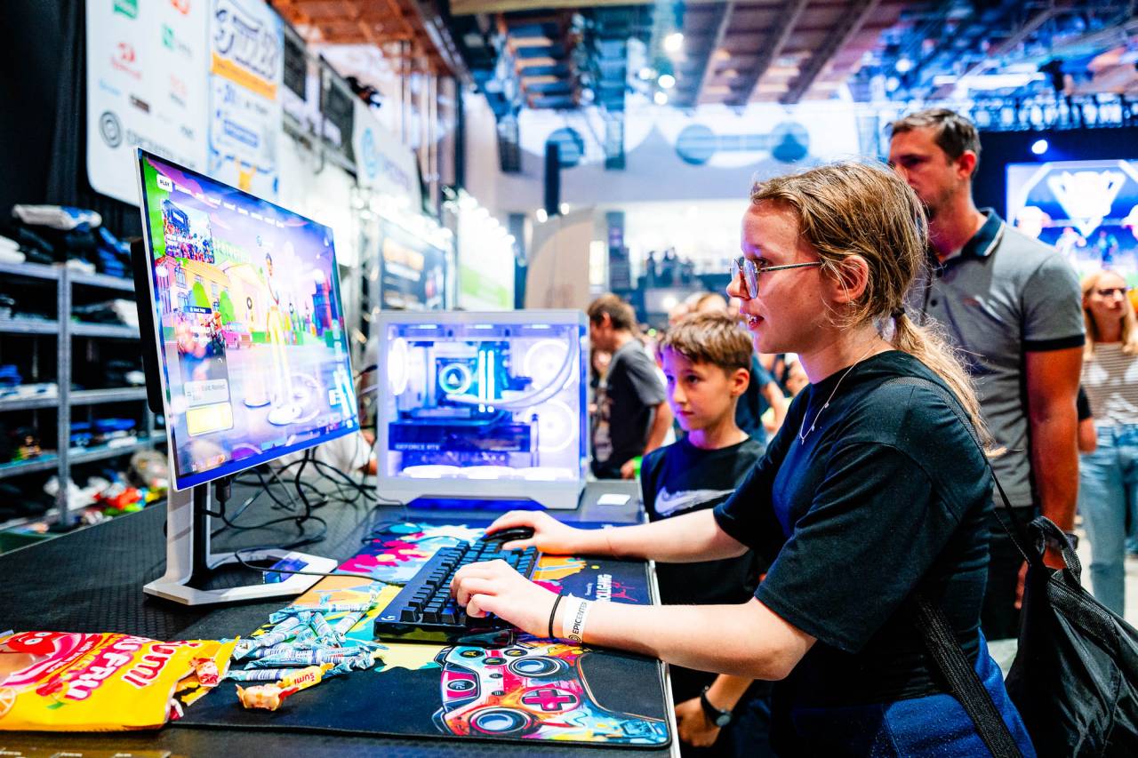 FOTO in VIDEO: Gaming, cosplay, namizne igre in več: V Mariboru je Epicenter