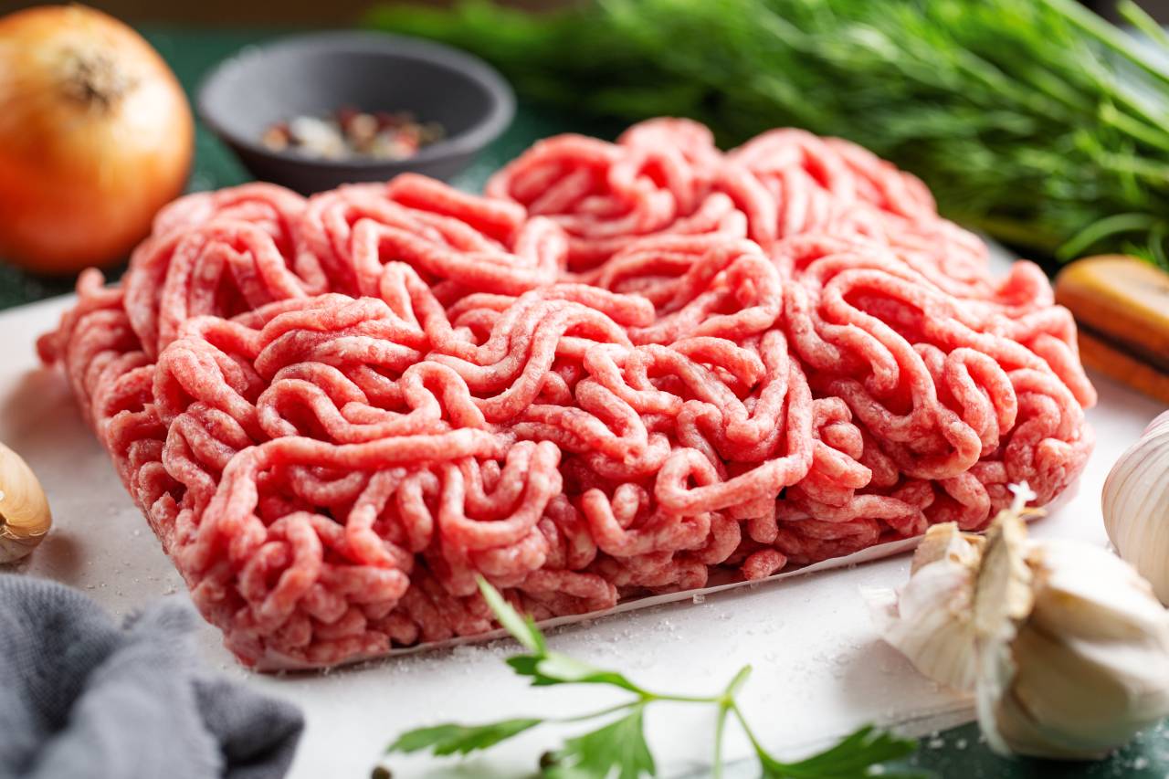 Ste kupili to mleto meso? Zaradi odkrite bakterije ga zavrzite
