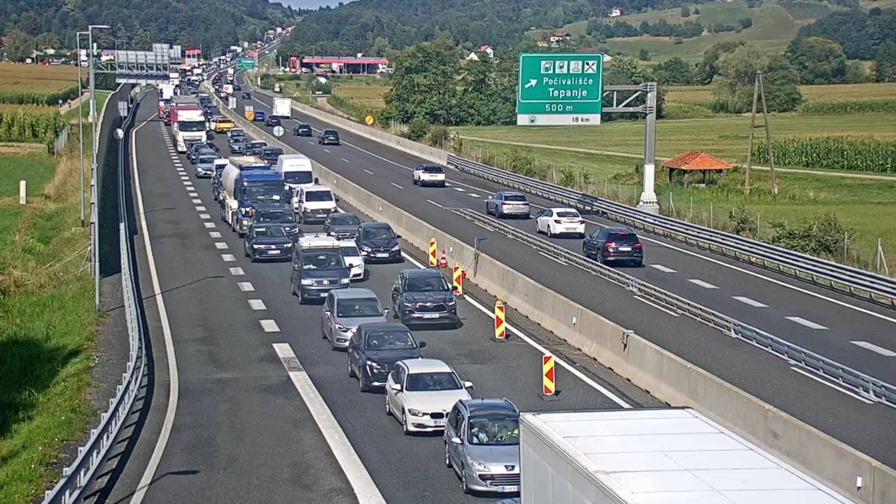 Na Štajerskem ujeli nezaželenega »avtoštoparja«, pristojni nadaljujejo ukrepe