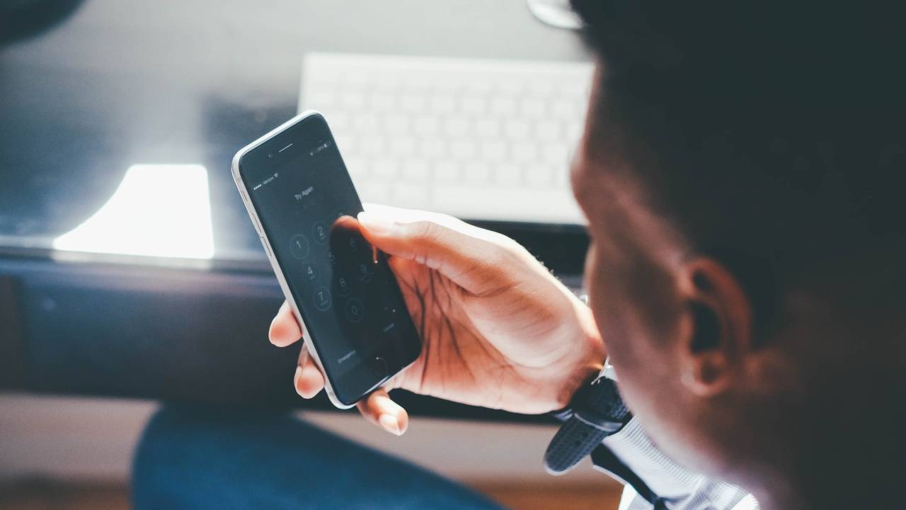 Imate težave s telefonom? Moteno mobilno in fiksno omrežje zaznavajo po celi Sloveniji