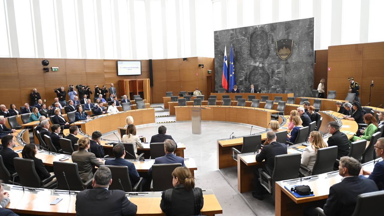 Poslanci vložili predlog razrešitve podpredsednice državnega zbora Avšič Bogovič