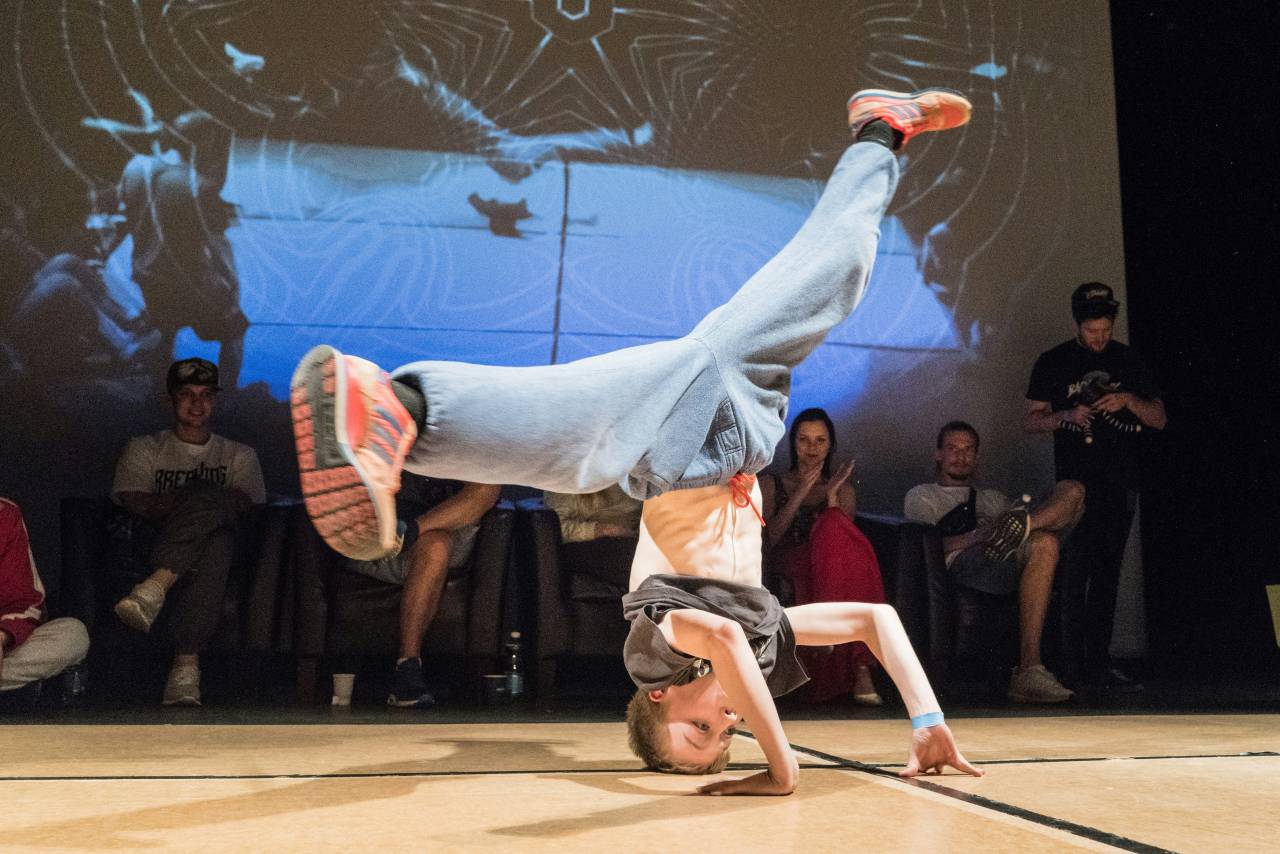 Kdo si upa pred sodnike na Tezno Battle? Obetajo se vroči hip hop dvoboji, ambasador dogodka je Ian Hotko