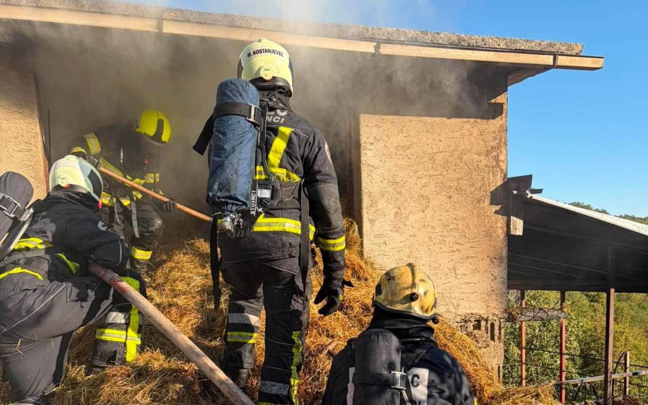V Belskem vrhu se je ogenj s travnika razširil na senik, gospodarski objekt in garažo