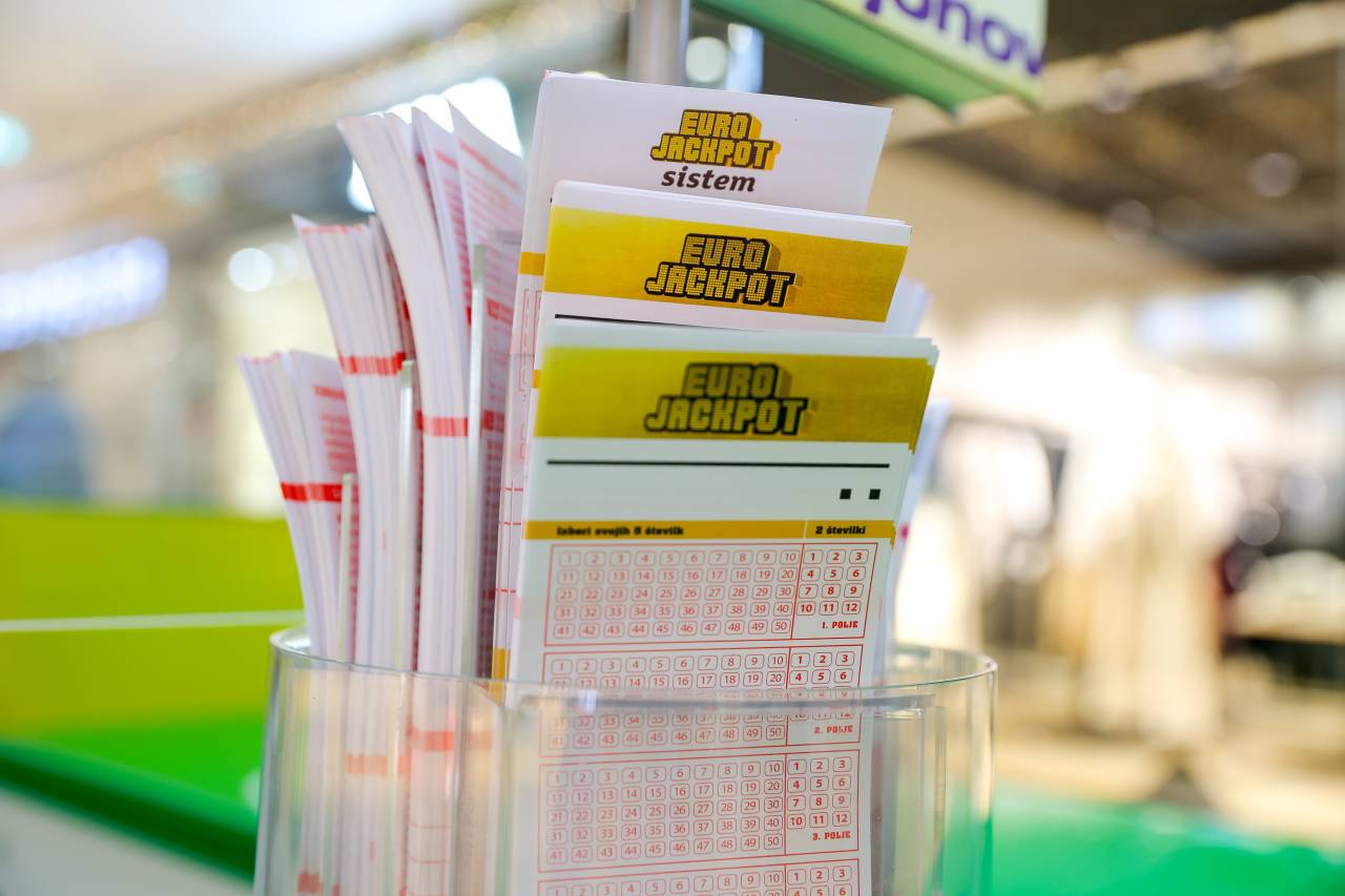 Eurojackpot osrečil Slovenca: Poglejte, koliko mu je prinesla srečna kombinacija