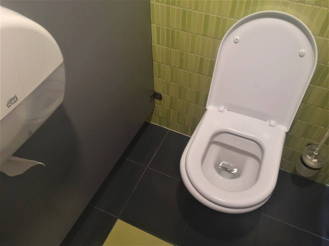 Kje so v Mariboru javne sanitarije? Za vzdrževanje okoli 14.500 evrov mesečno, letos štirje večji primeri vandalizma