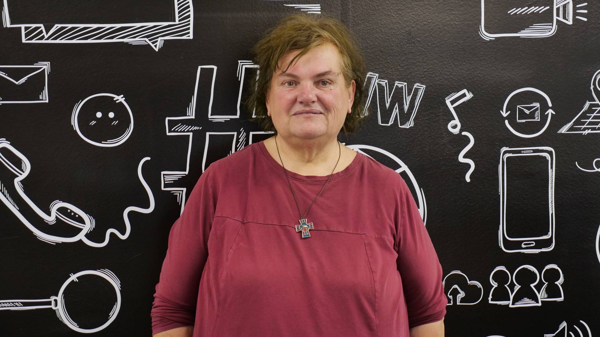 Z Mišo Pušenjak o tem, katere rastline pustiti na gredah in zakaj počitek koristi zemlji