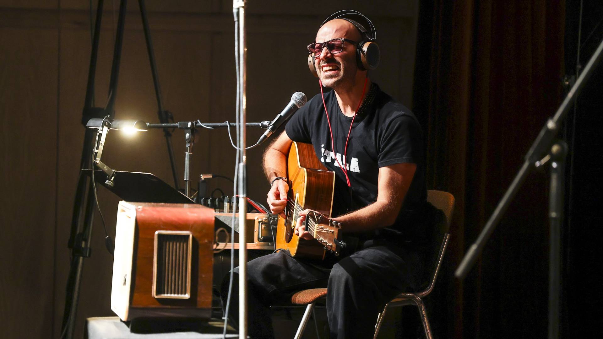 Kam ta konec tedna? V Pomurje prihaja priljubljeni primorski kantavtor