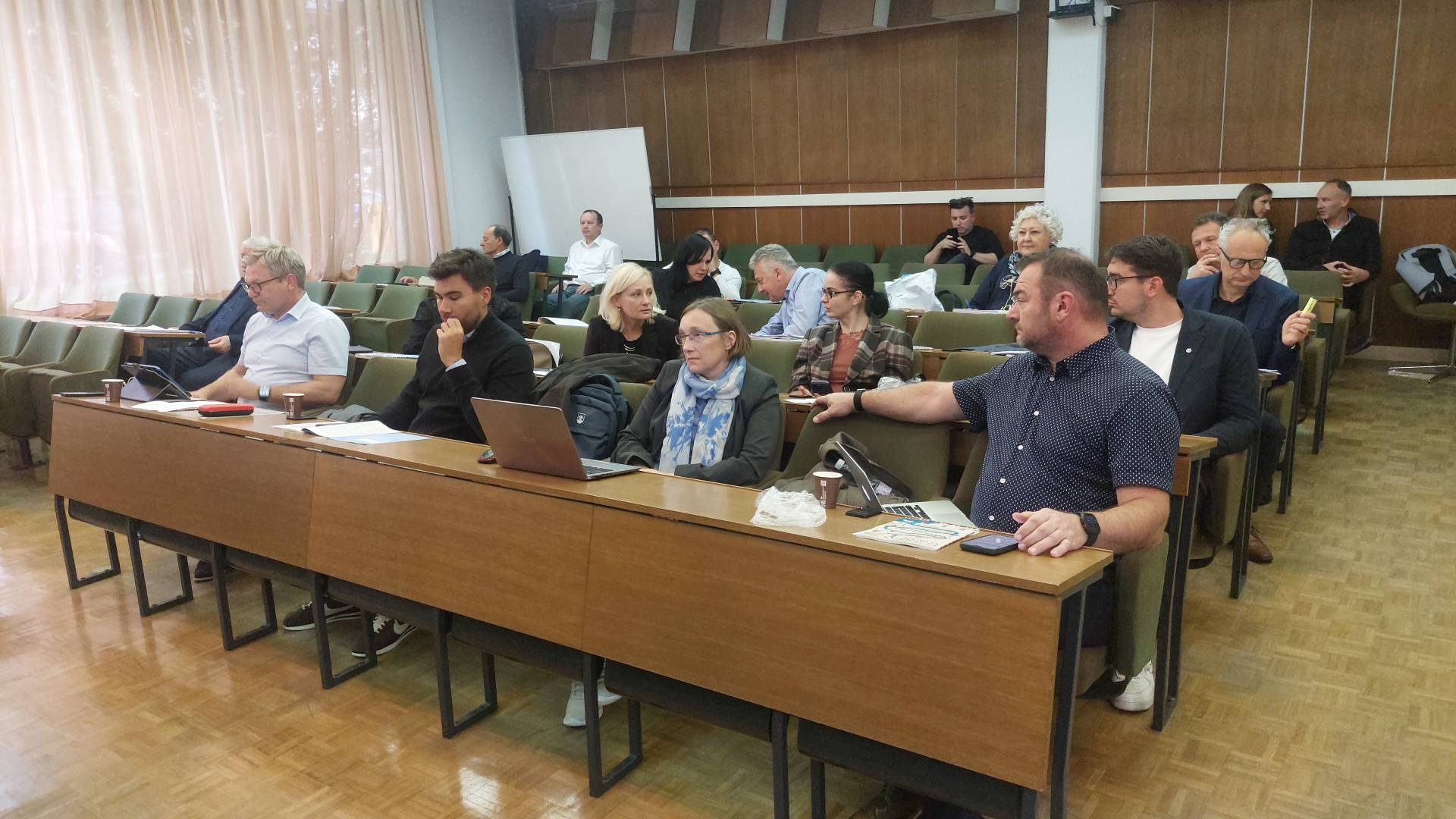 Rebalans potrjen: Prenova Trstenjakove šele leta 2027, avtodomi šele 2026