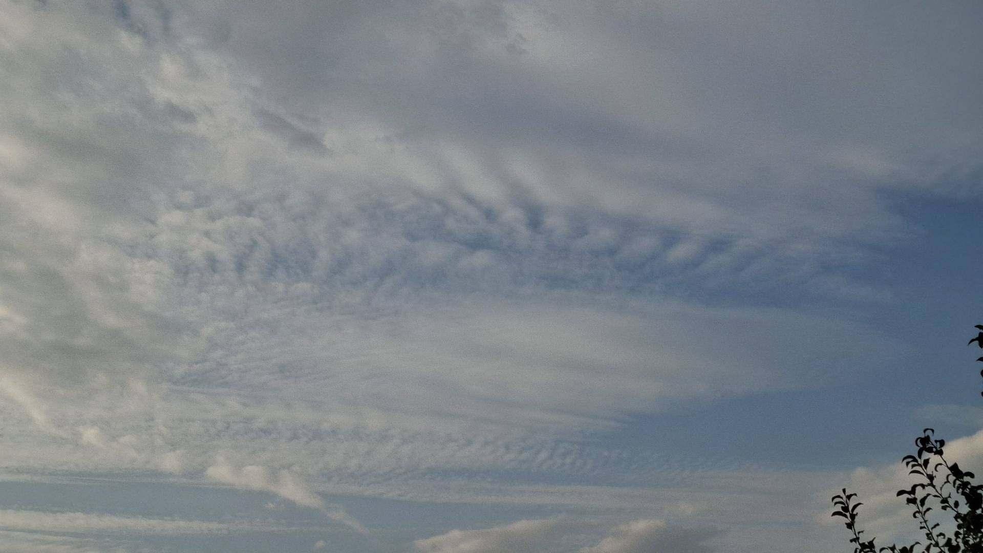 Prihajajo nevihte, možnost močnih sunkov vetra