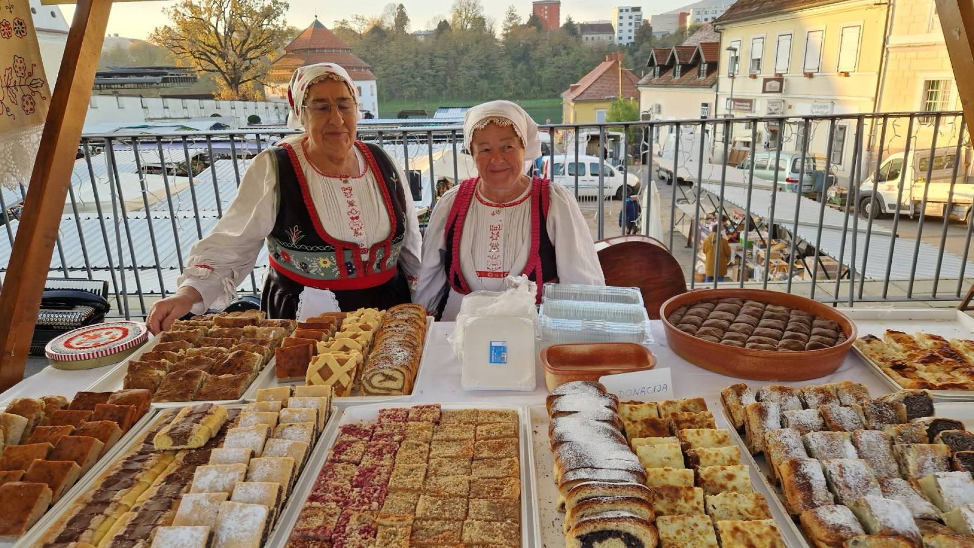 Okusi Varaždinske županije prihajajo v Maribor: Bogata kulinarična ponudba, brezplačna sarma in tamburaši