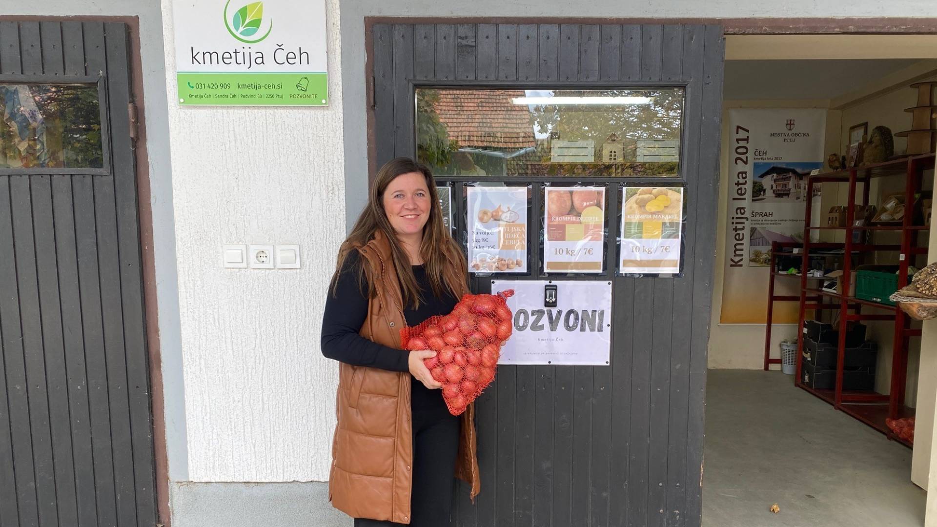 Kmetija Čeh ohranja tradicijo, razvija poljedelstvo in živinorejo ter navdušuje s česnovim čipsom