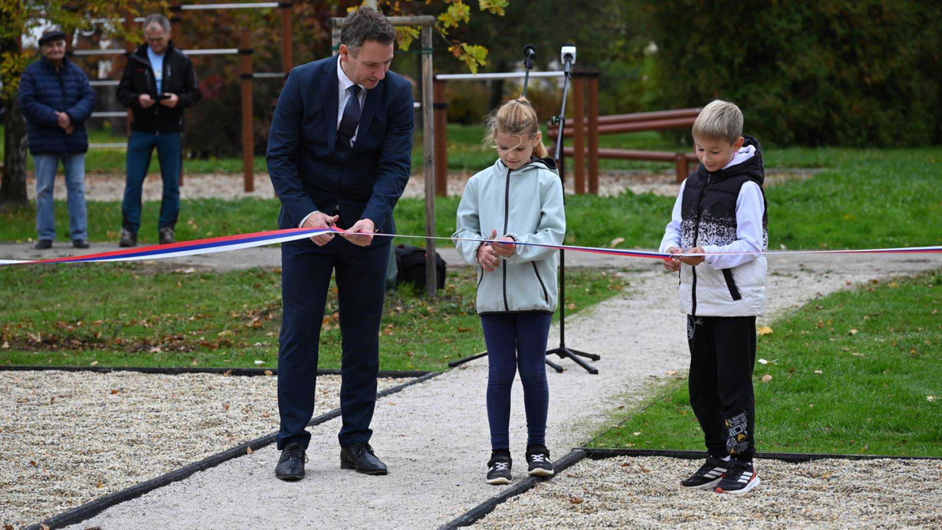 Doživetja v grajskem parku: V Ormožu otvorili nova igrala