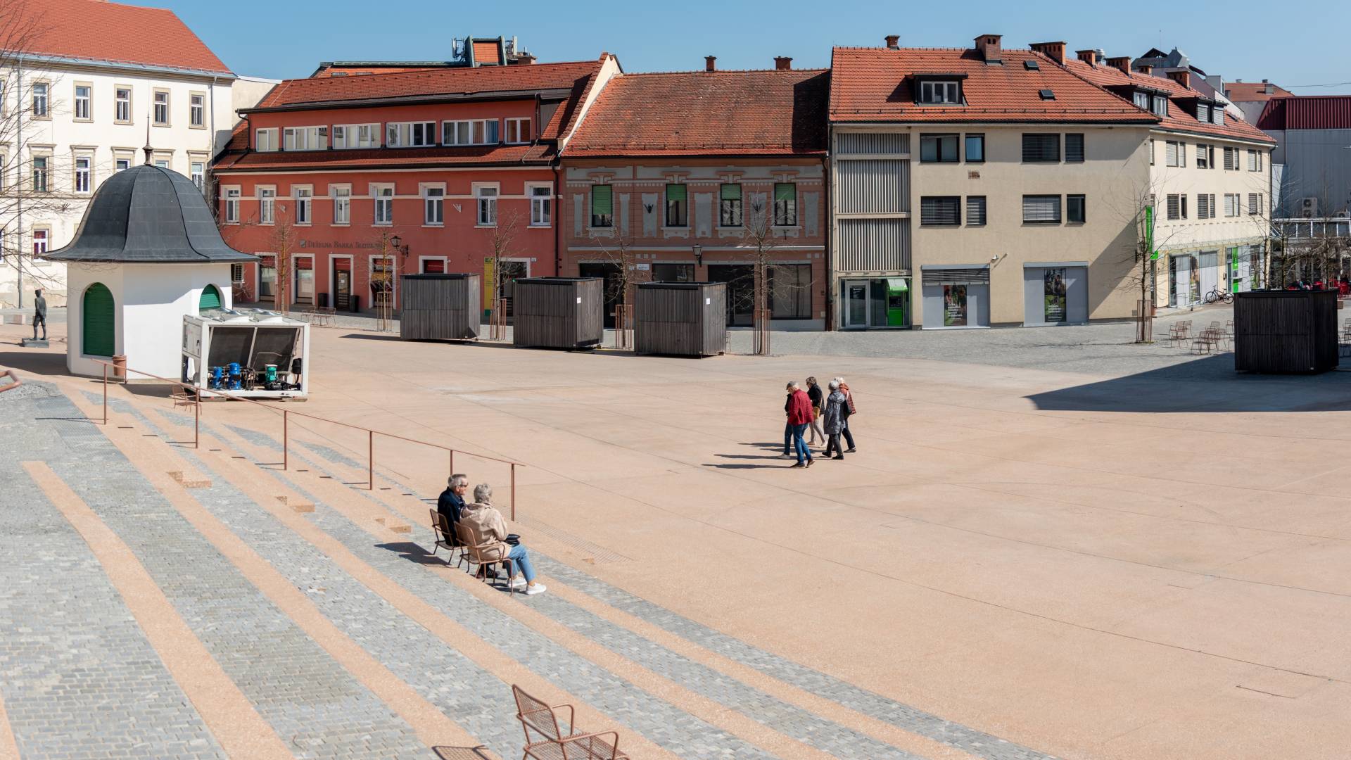 Mestni svet o spremembah cen odpadkov in grobnin, poimenovanju ulic in Glavnem trgu