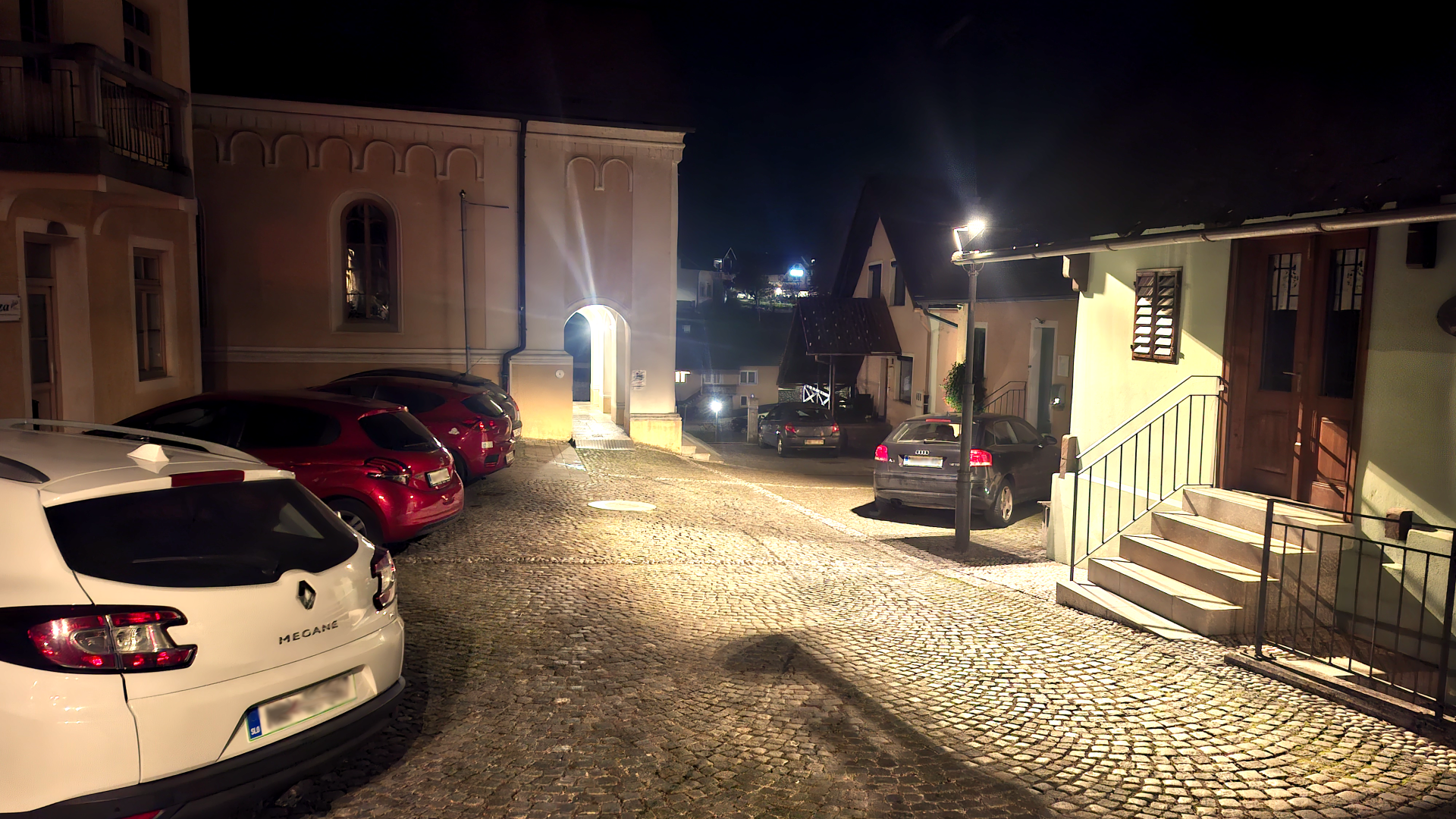 Trg pri cerkvi sv. Duha v Črnomlju dobil novo mestno svetilko