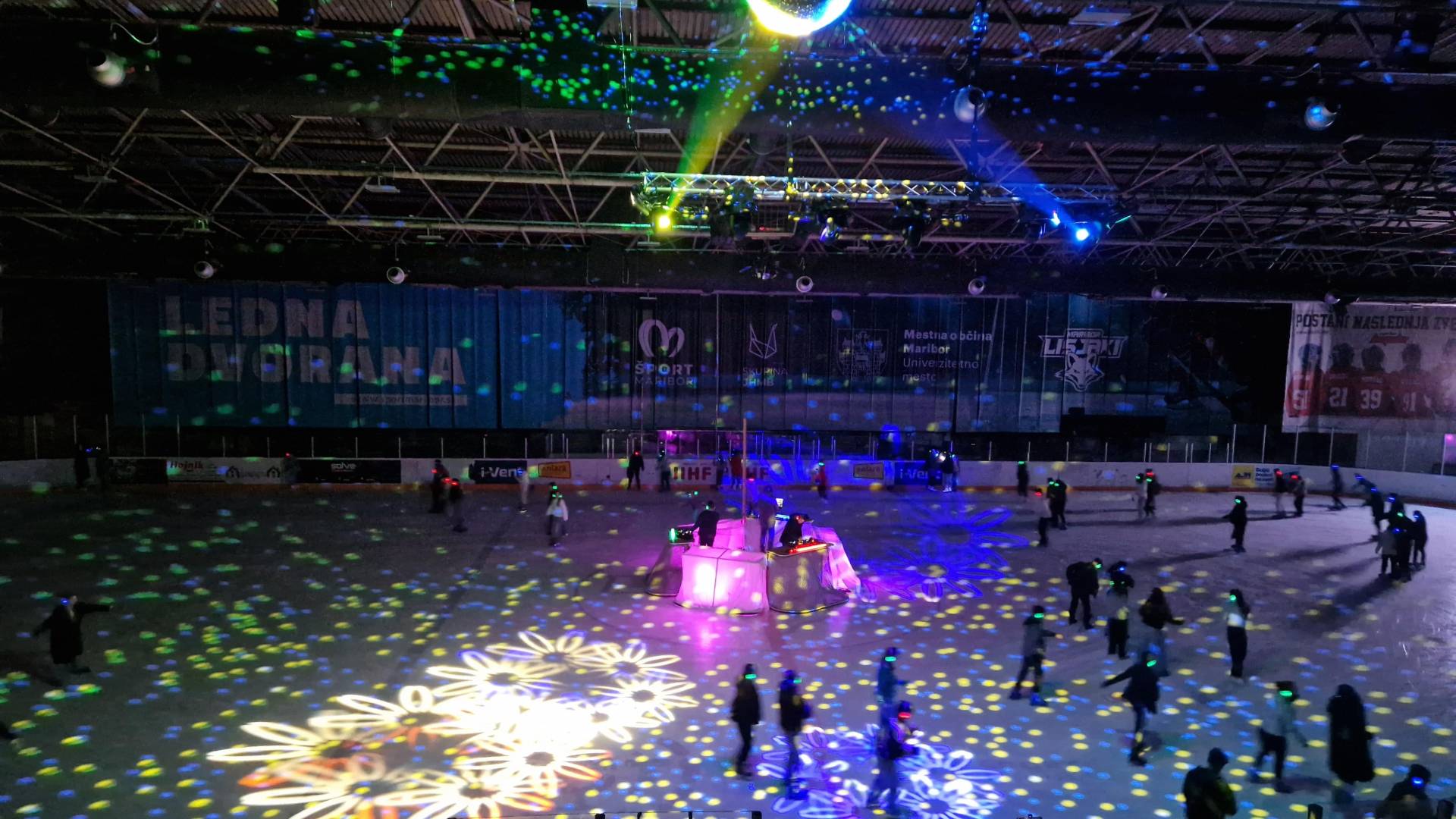 Krompirjeve počitnice na ledu: V Ledni dvorani vabijo na počitniško drsanje