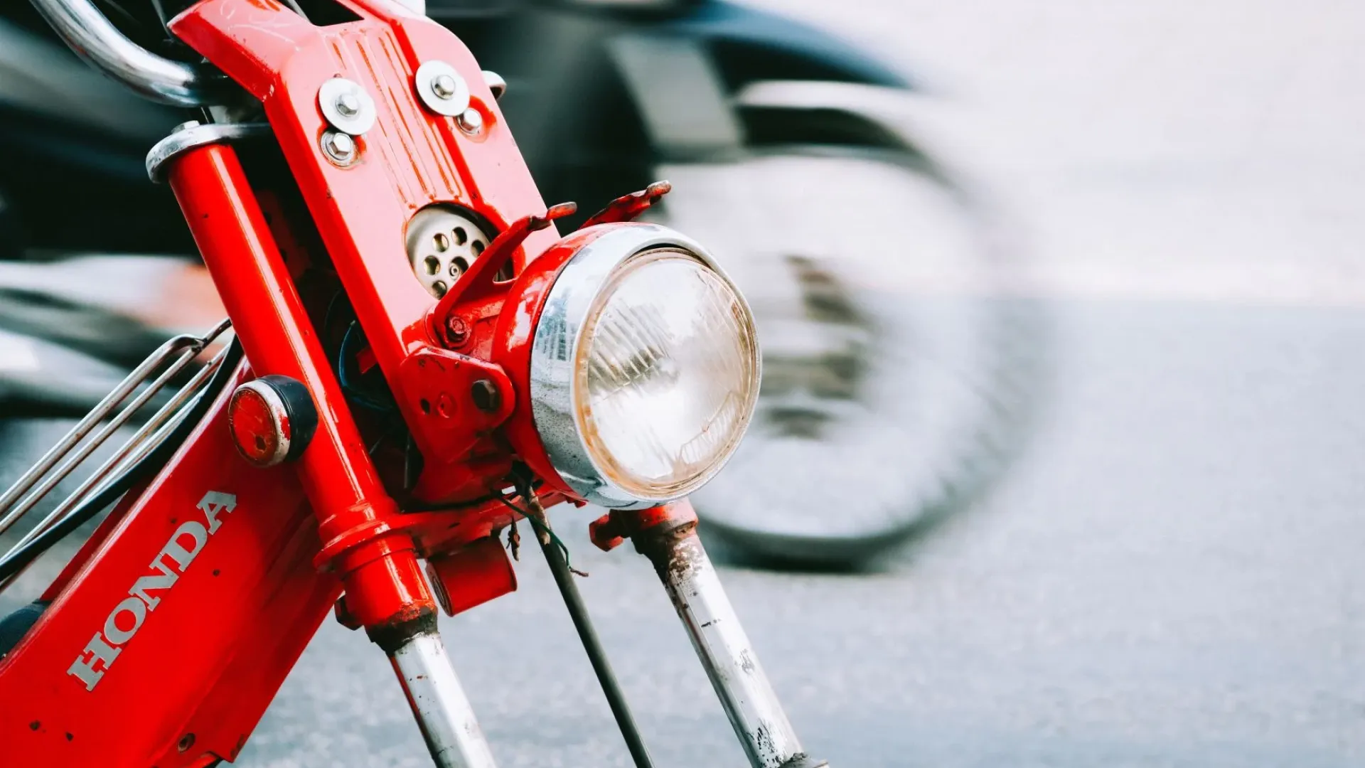 V Ljubljani padel voznik mopeda in odklonil preizkus alkoholiziranosti