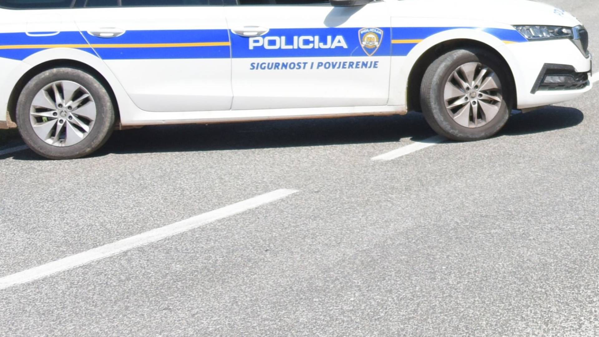 Kazenska ovadba proti Slovencu, ki je gradil v zaščitenem obalnem pasu na Krku