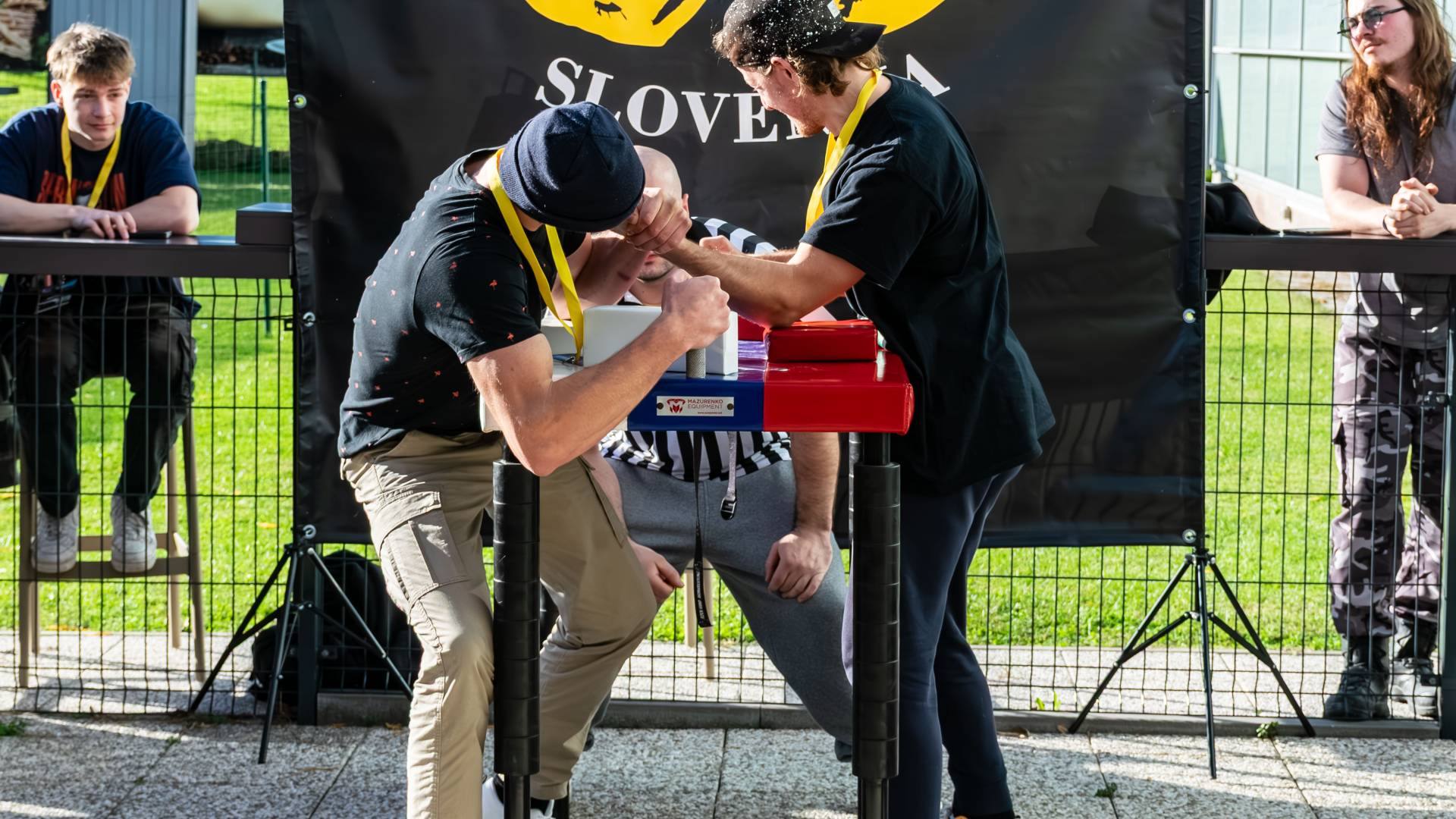 FOTO in VIDEO: V Mariboru tekmovali v polaganju rok, a odločala ni le moč