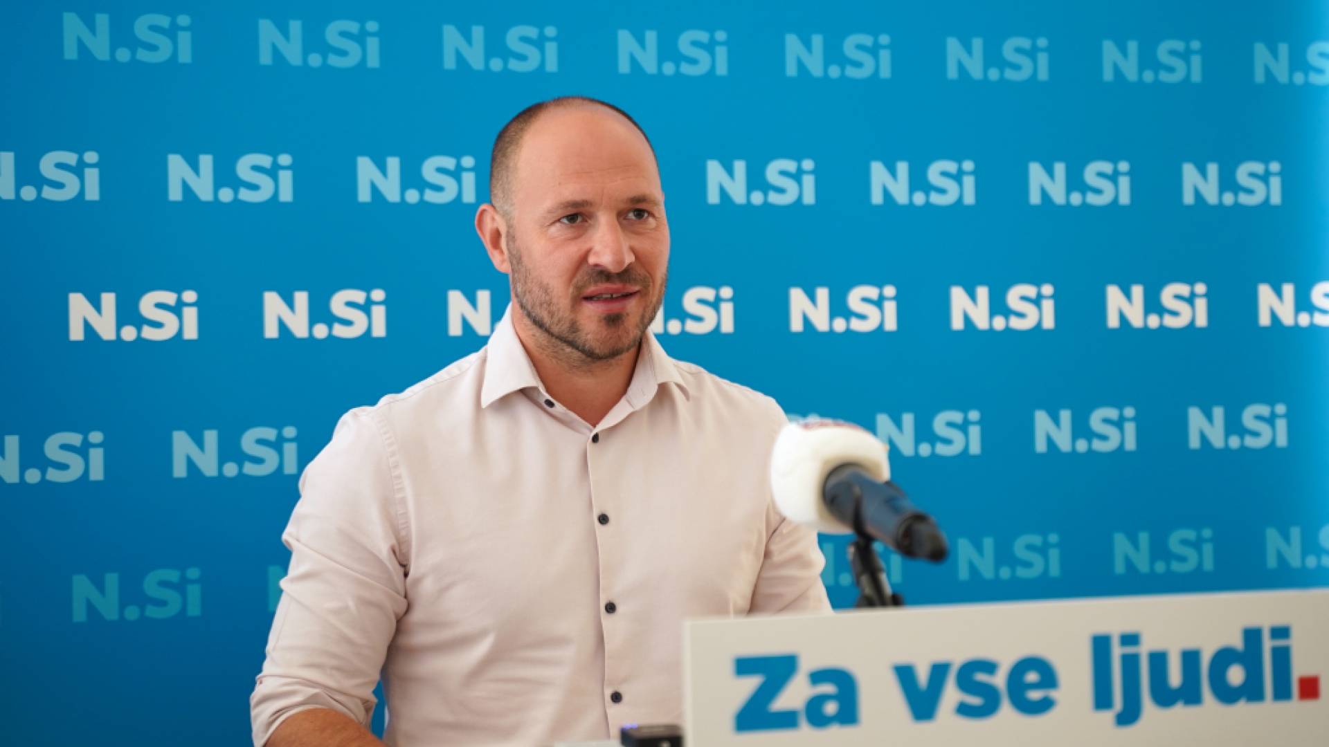 Jernej Vrtovec po napadu v Novem mestu: To so poslanci, ki so glasovali proti interpelaciji Poklukarja