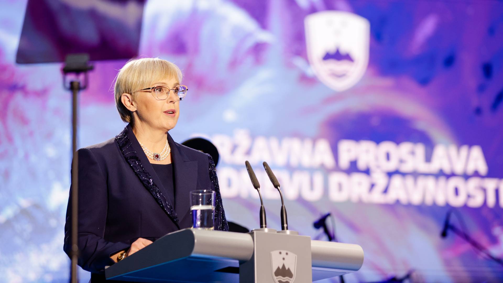 Poziv k sklicu izredne seje: Nataša Pirc Musar proti izrabljanju tragedije