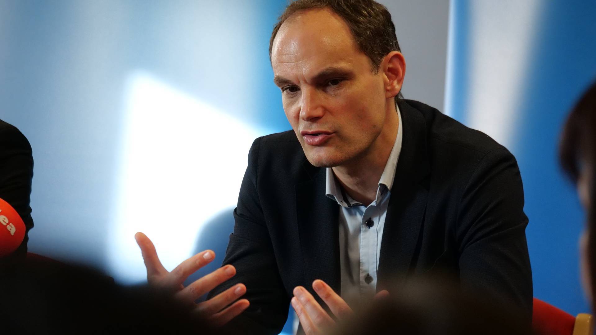 Logar zahteva takojšnje volitve in predlaga teh devet ukrepov