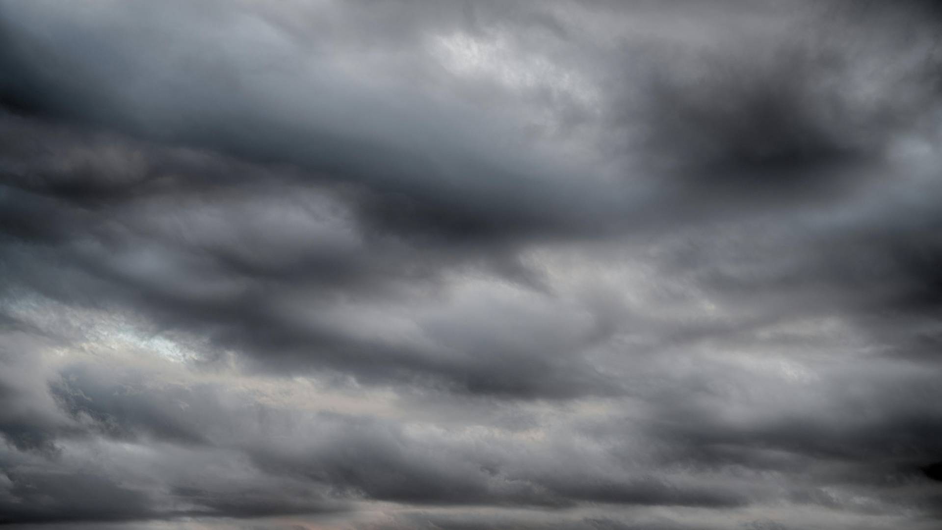 Hladna fronta prinesla nalive in veter po vsej Sloveniji