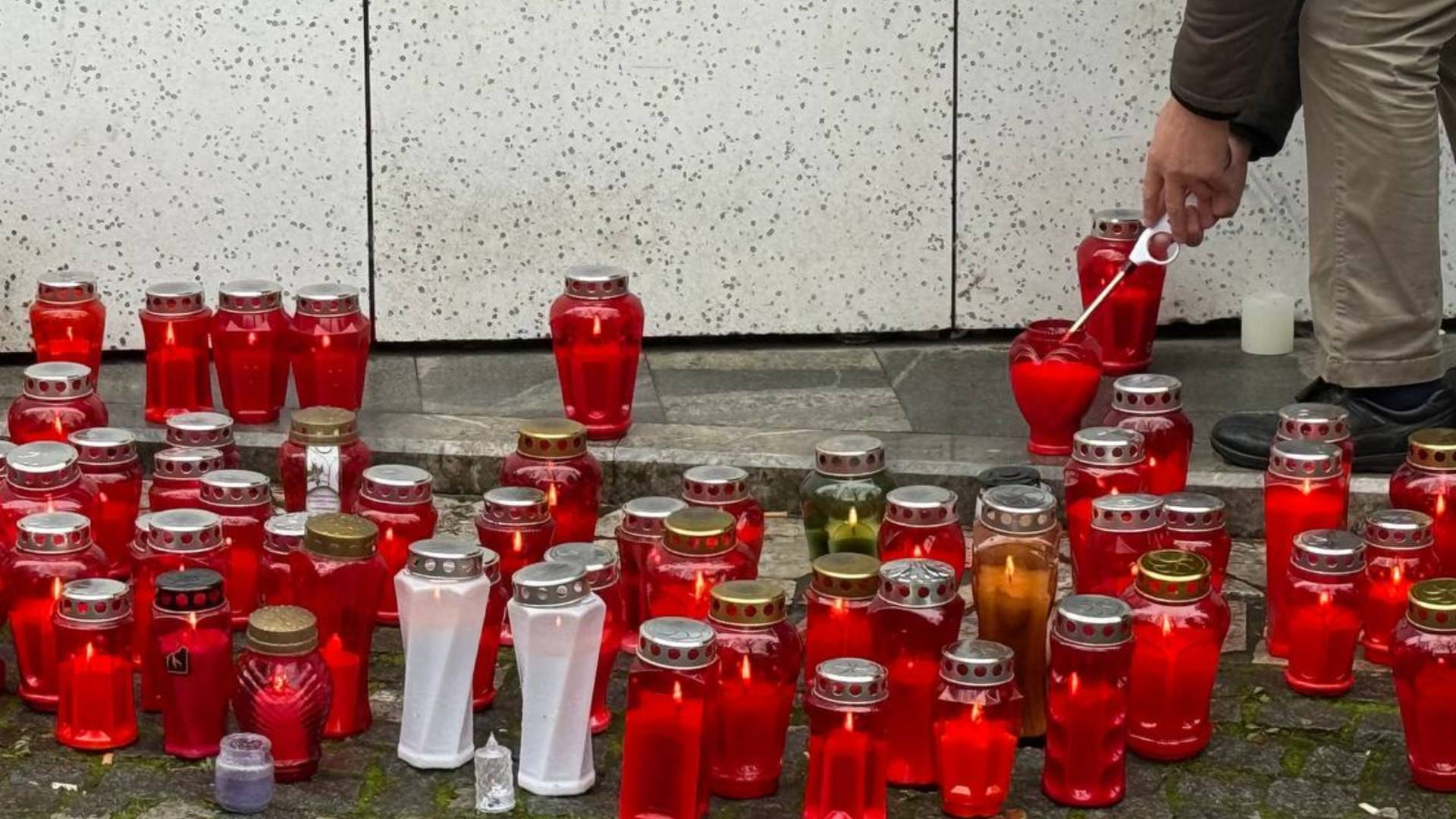 Tragedija v Novem mestu pretresla Slovenijo, oglasili so se tudi znani obrazi