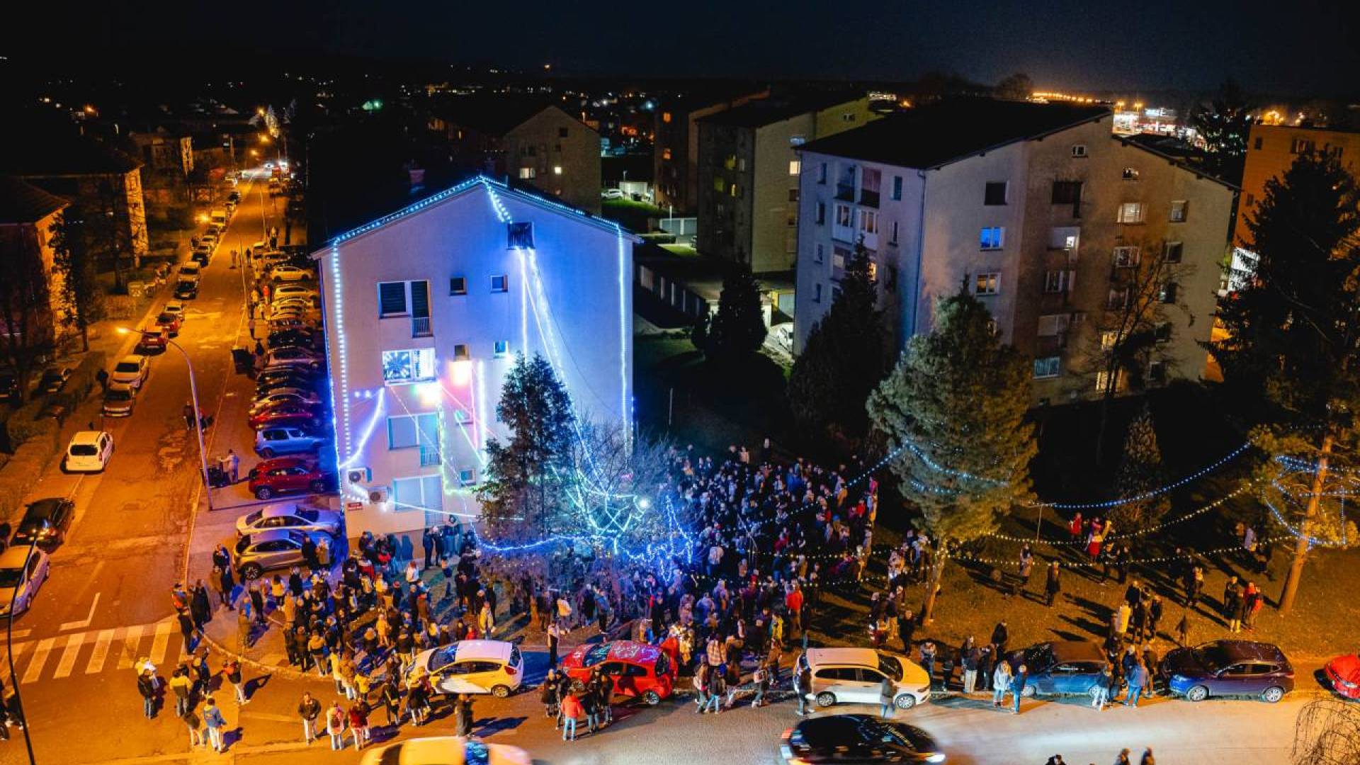 Na Teznu bo zopet čarobno: Znano, kdaj bo Roškarjev oče prižigal 25 tisoč lučk