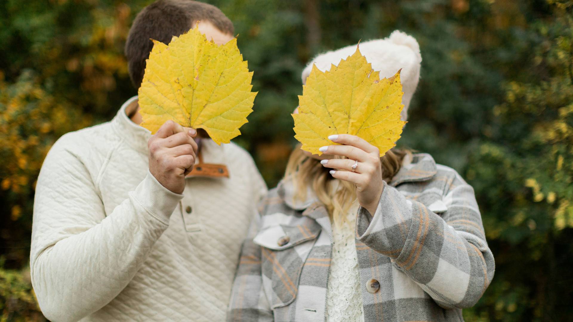 Zvezde prinašajo nežnost, kdo bo dovolil ljubezni, da spet zadiha?