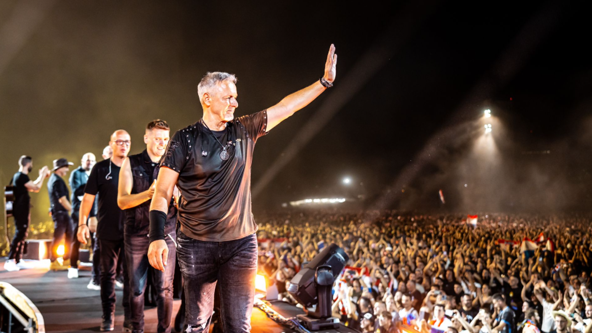 Vstopnice za Thompsonovo turnejo pošle v nekaj urah, napovedani dodatni koncerti