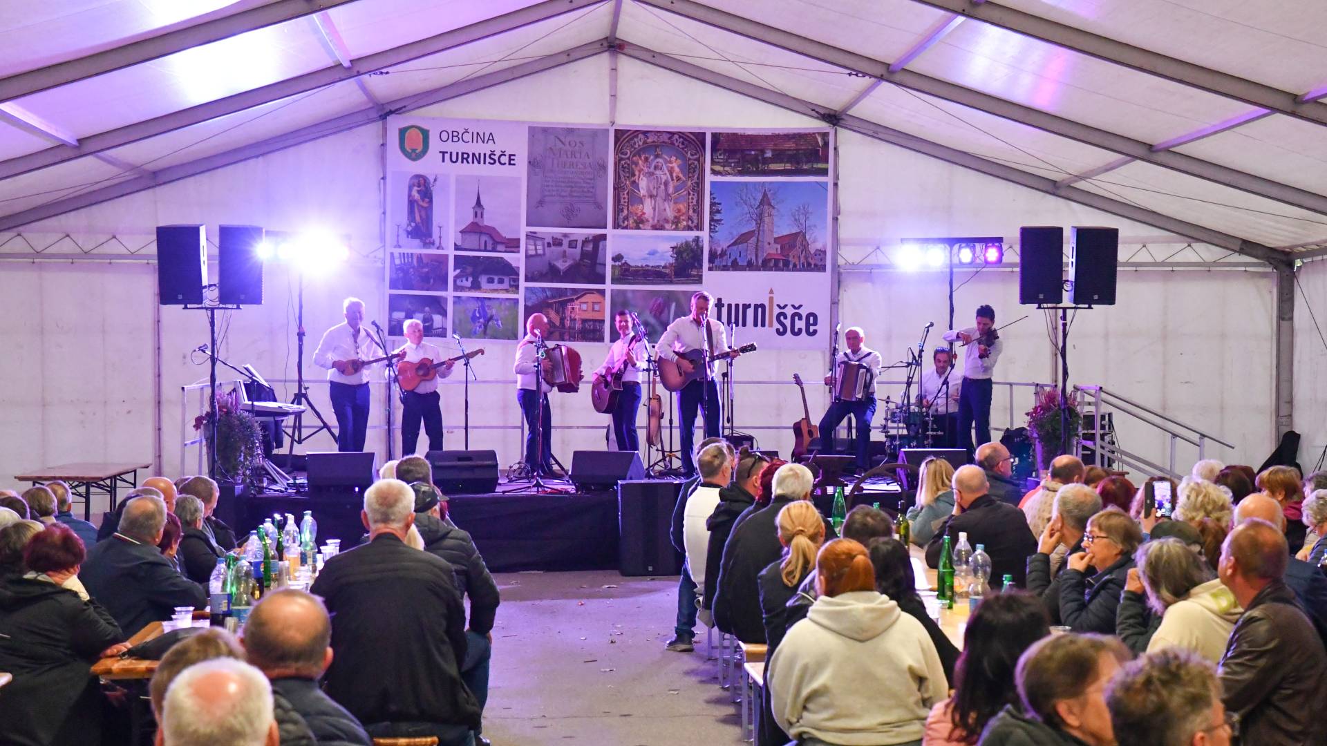 FOTO in VIDEO: V Turnišču zbrane zabavali Prifarski muzikantje