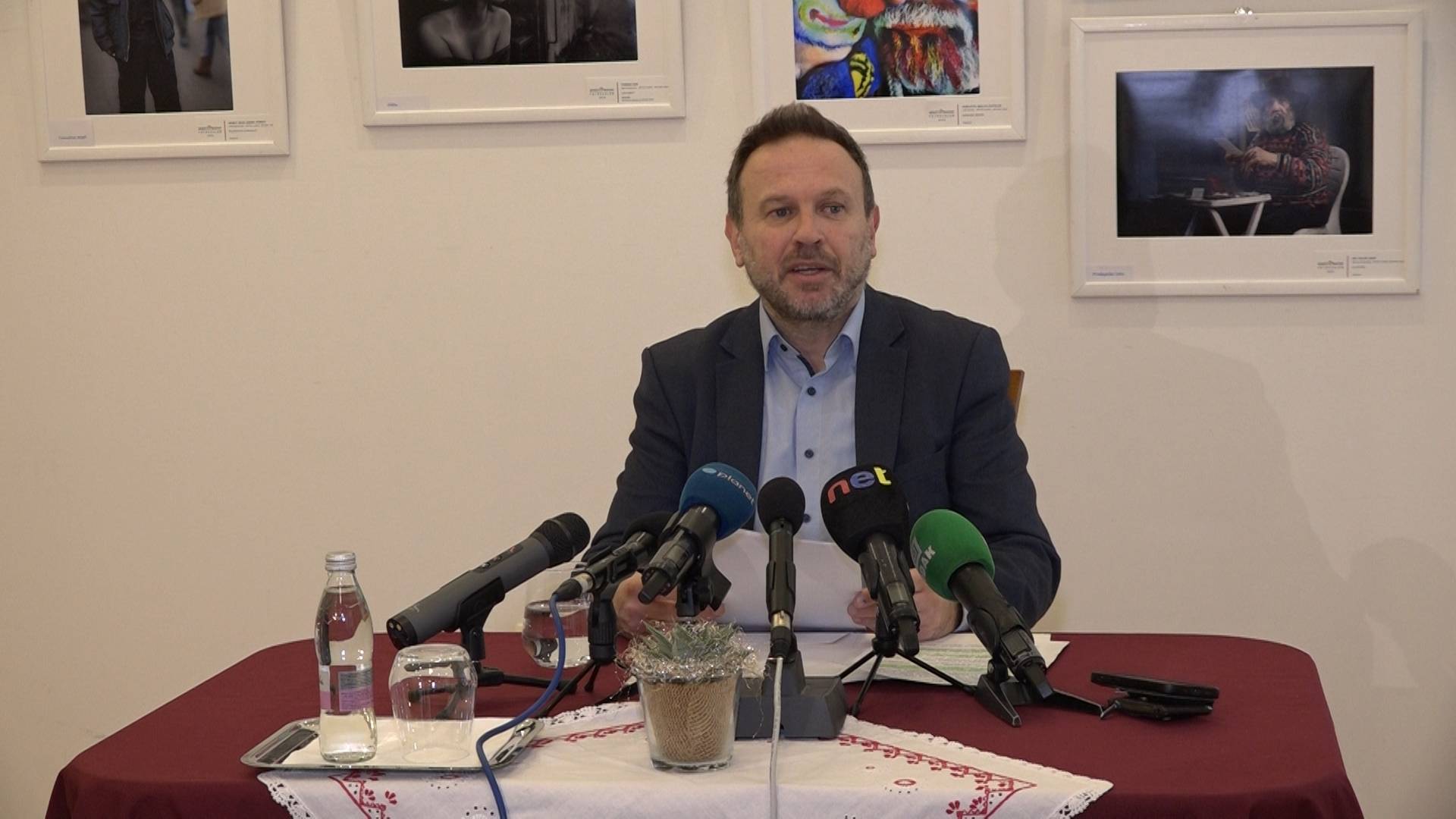 Poslanec Horváth zahteva dopolnitev zakona zaradi manjkajoče dvojezičnosti