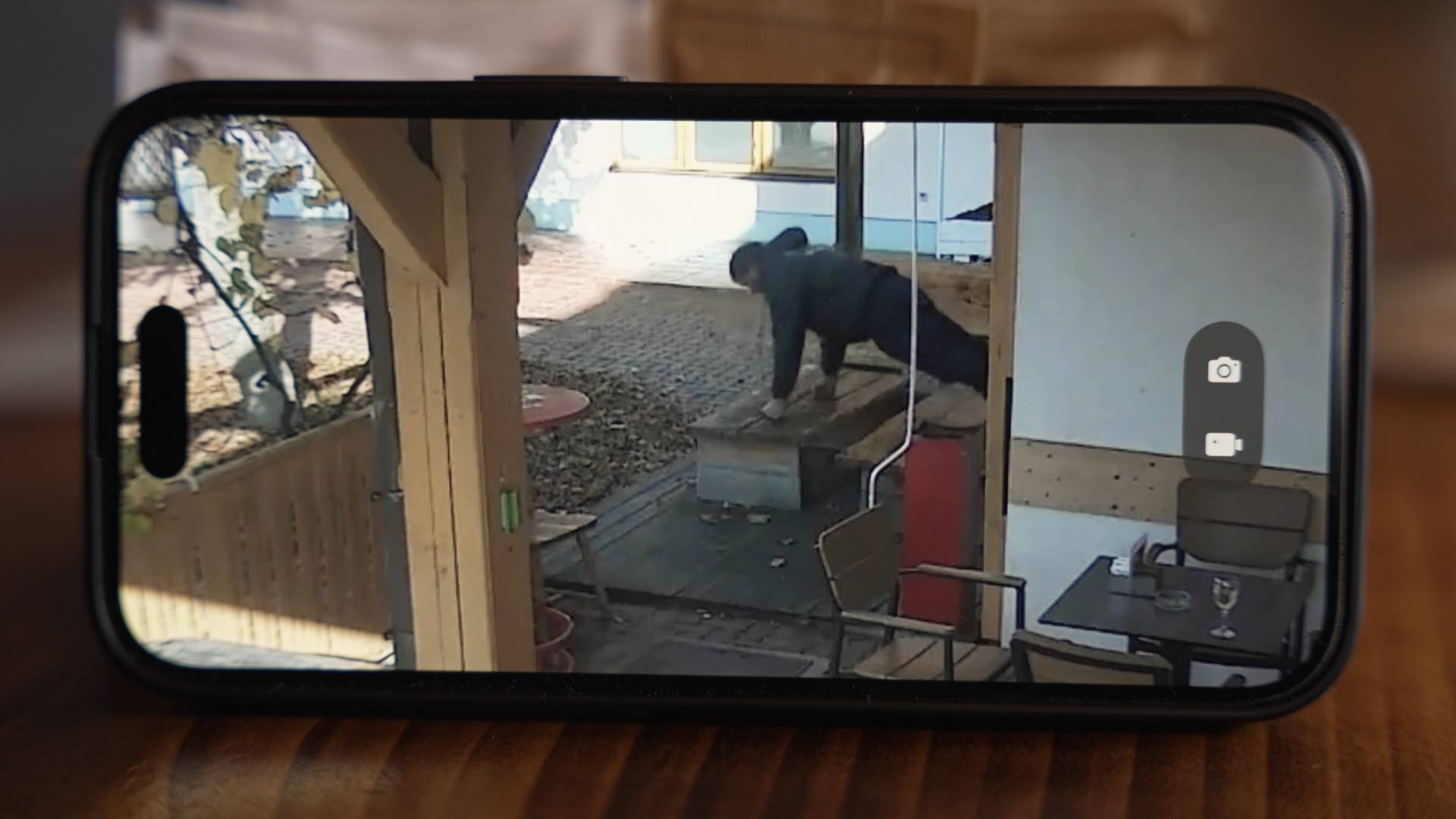 FOTO in VIDEO: Sprehod po dvorišču kmetije v občini Moravske Toplice ni bil osamljeni primer, moški nadlegoval domačinko