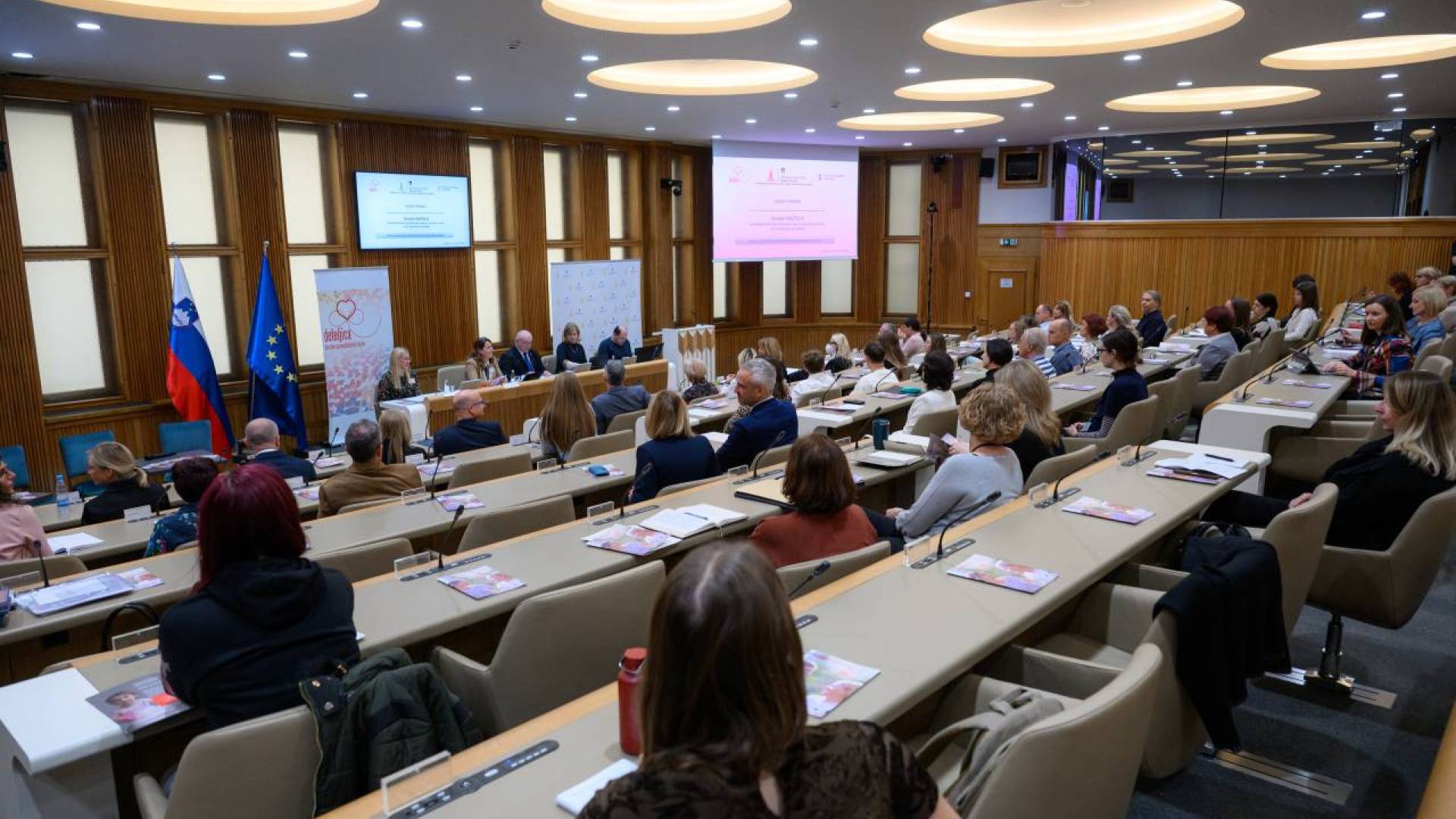 Posvojitev v središču pozornosti: potreba po več iskrenosti in podpore