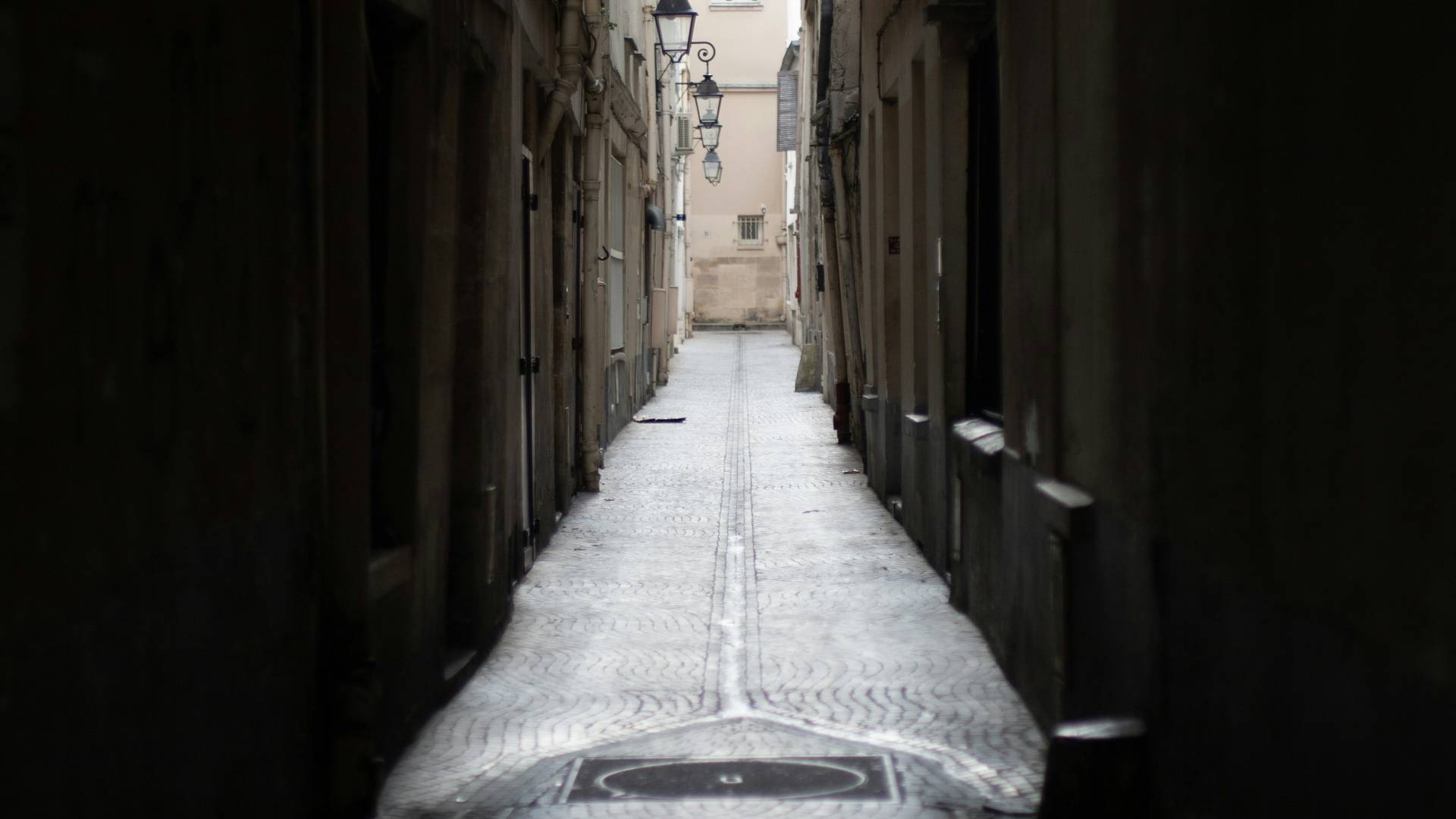 Starejši moški napadel romskega otroka? Oglasila se je policija