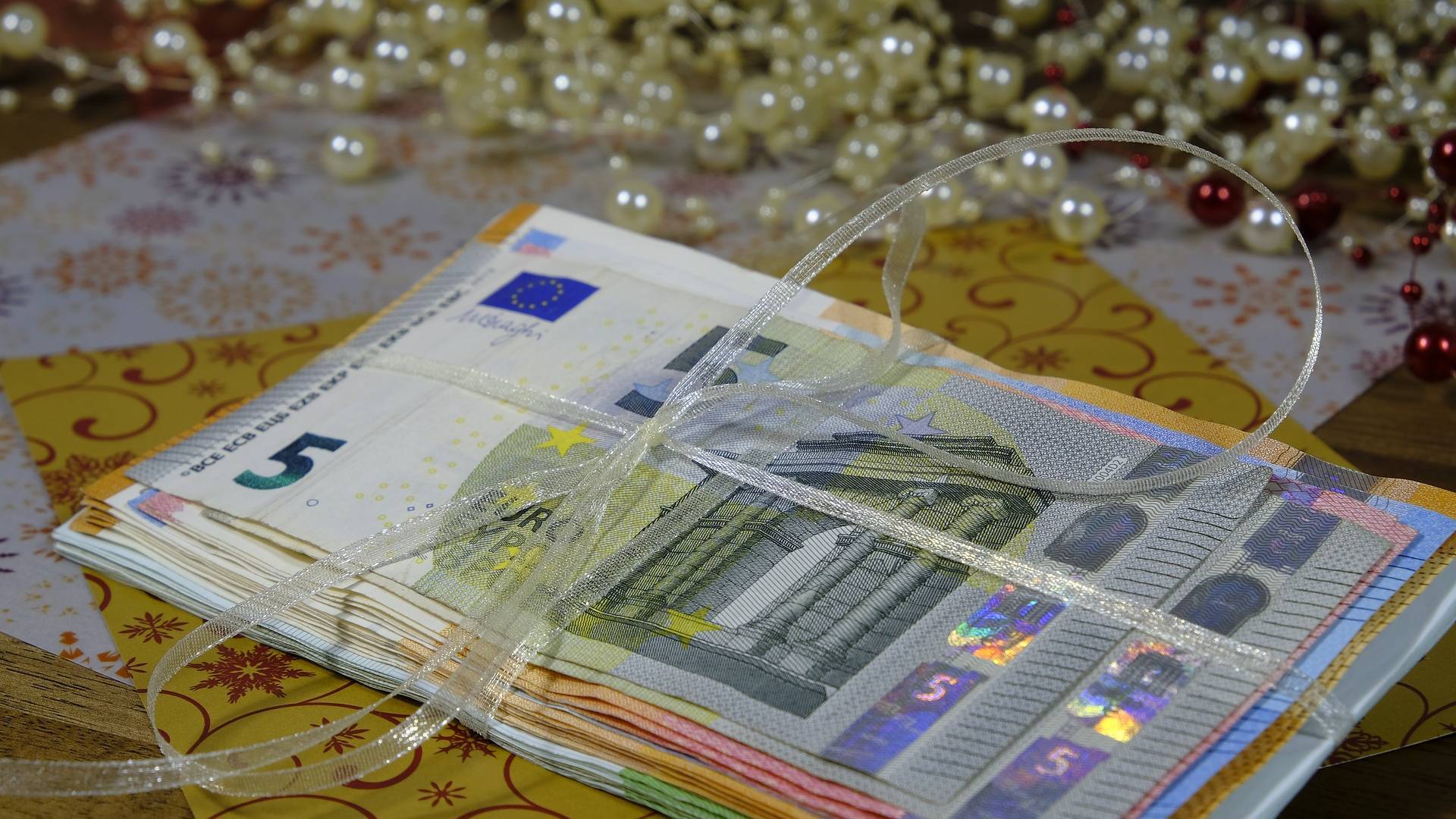 Božičnica brez davkov, a z veliko političnega razburjenja