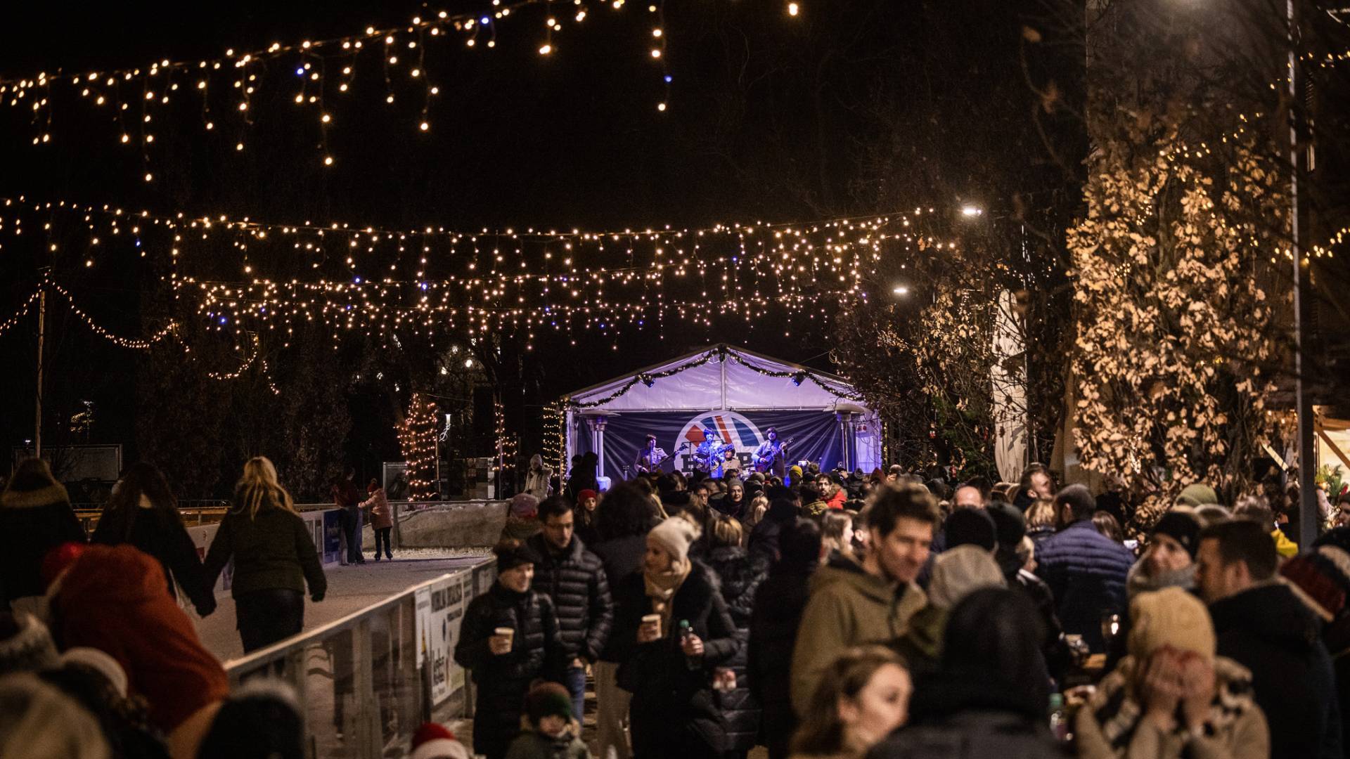 V Murski Soboti iščejo ponudnike za praznične gostinske hiške ob drsališču