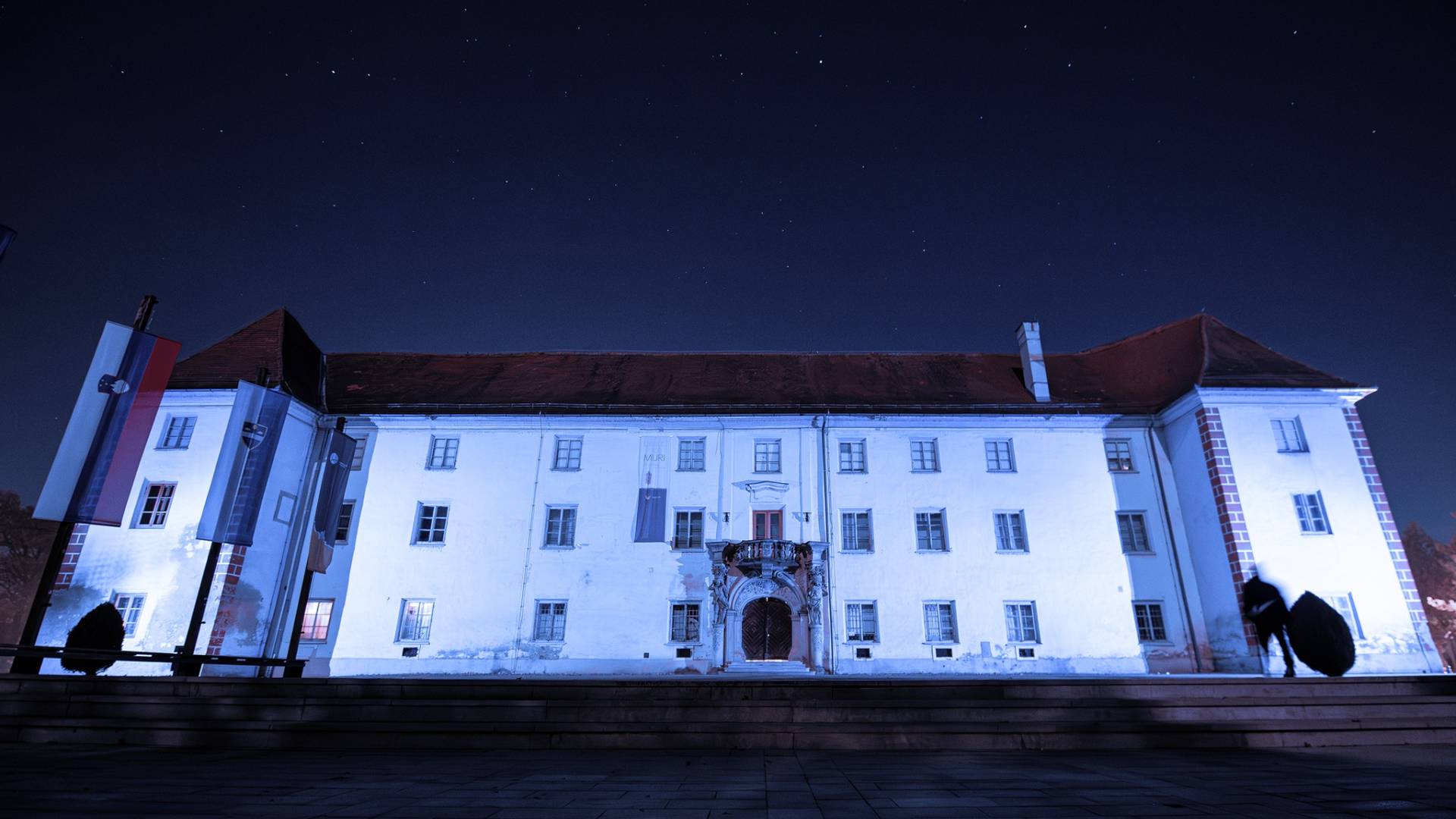 Zgradbe bodo osvetlili z modro lučjo