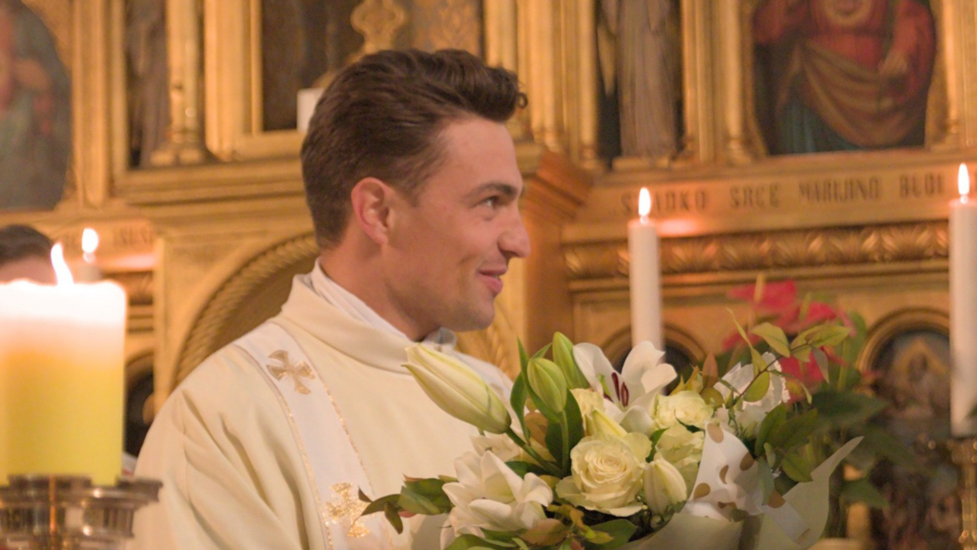 Navdušene nad diakonom: »V cerkev bom hodila samo zaradi njega«