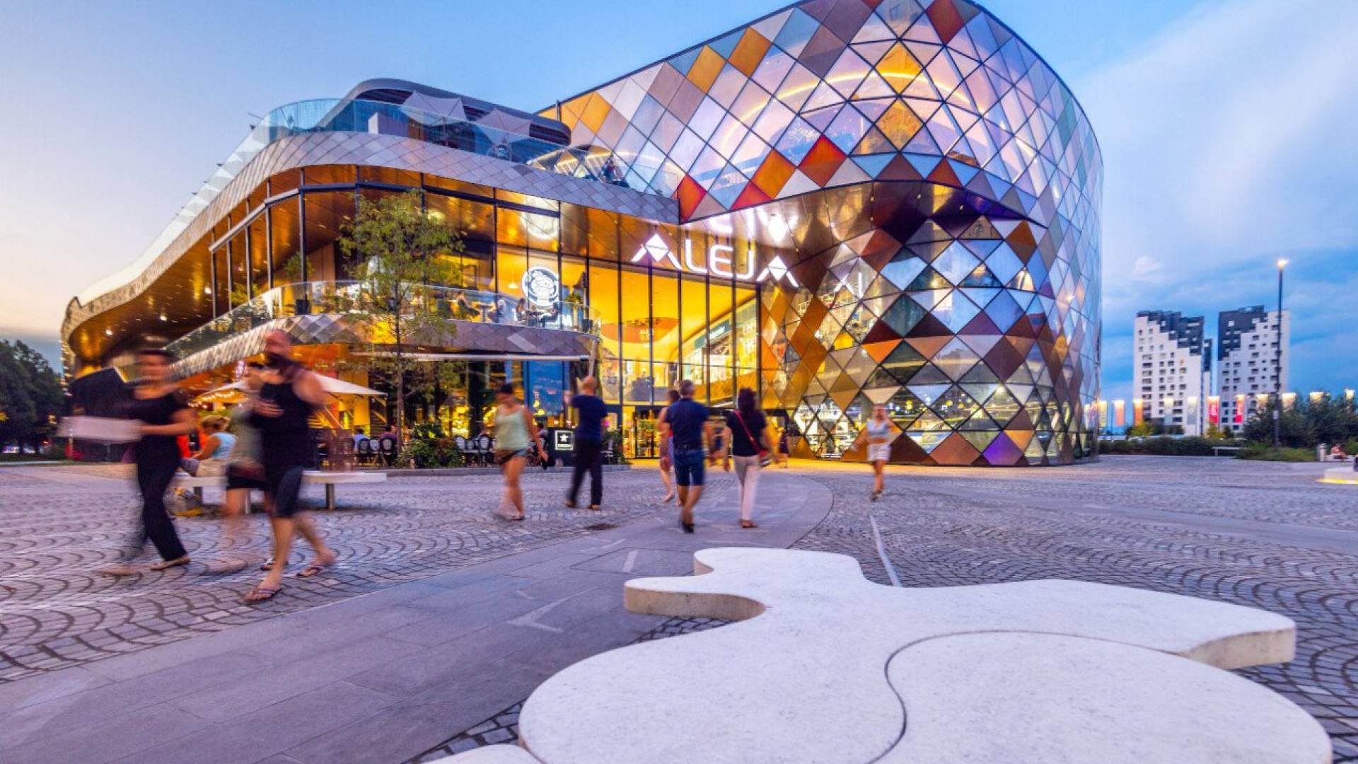 V ALEJO in Citypark na prižig prazničnih luči in številnih ugodnosti črnega petka 