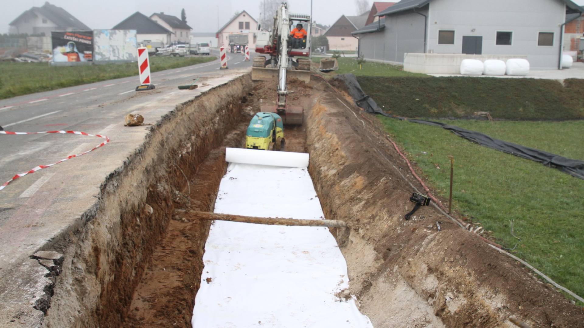 115 metrov novega pločnika za večjo varnost pešcev v Trebnjem