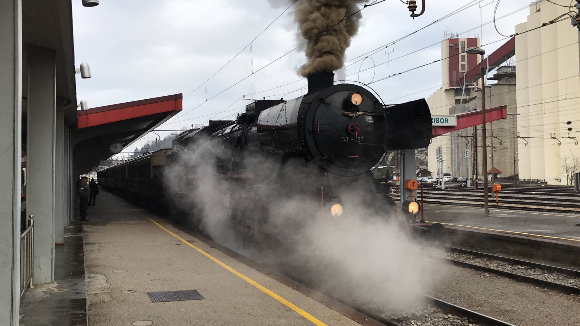 Nostalgija, para in praznično vzdušje: Legendarni Božičkov vlak se vrača na tire
