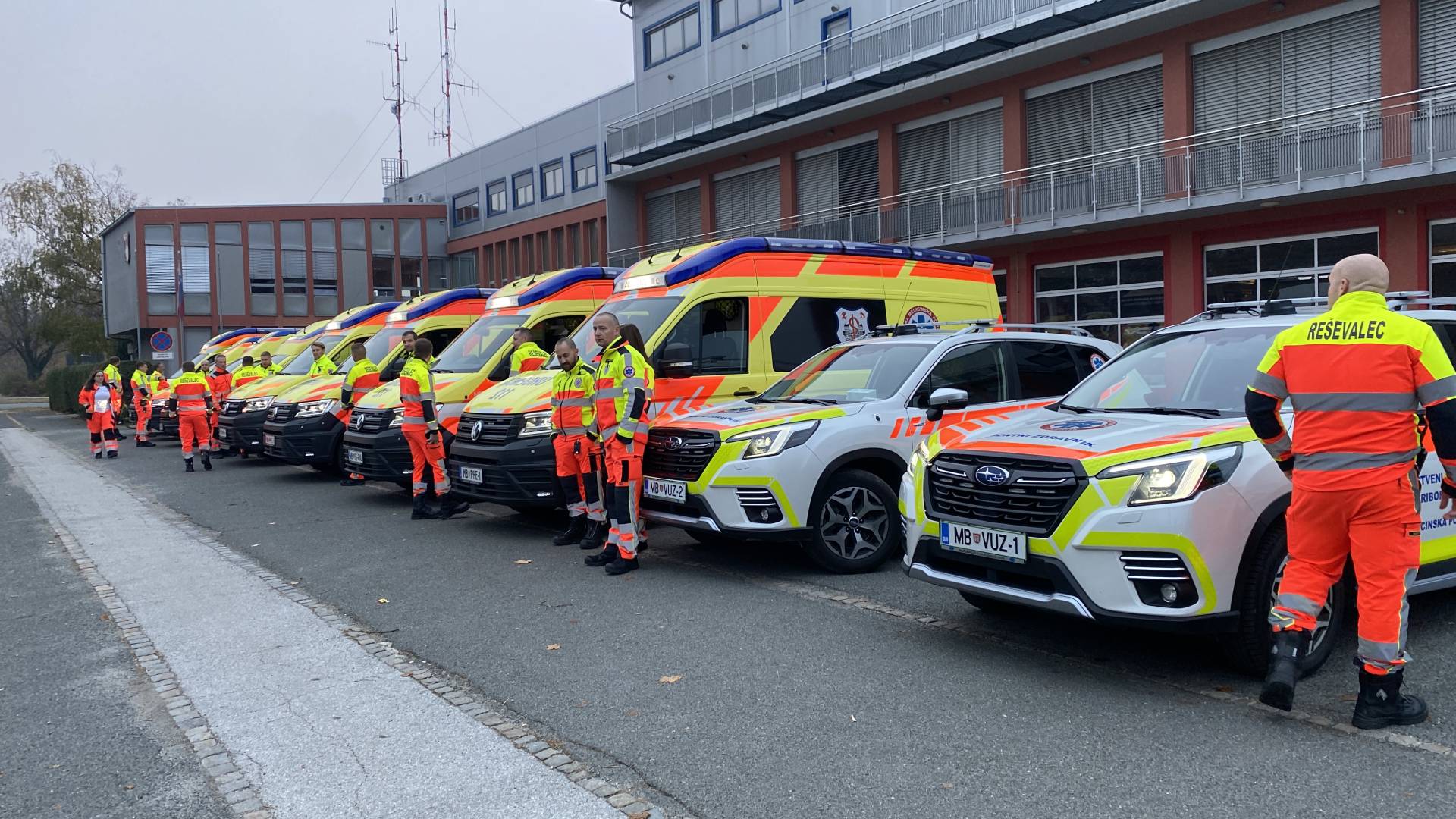 FOTO in VIDEO: Poklon mlademu reševalcu, ki je umrl na nujni vožnji: Po celi Sloveniji so prižgali sirene