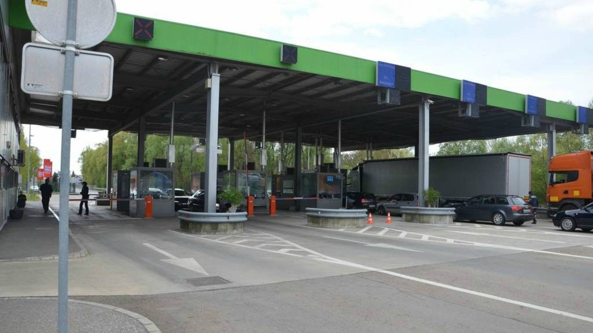 Južni sosedje prepovedali vstop Avdi