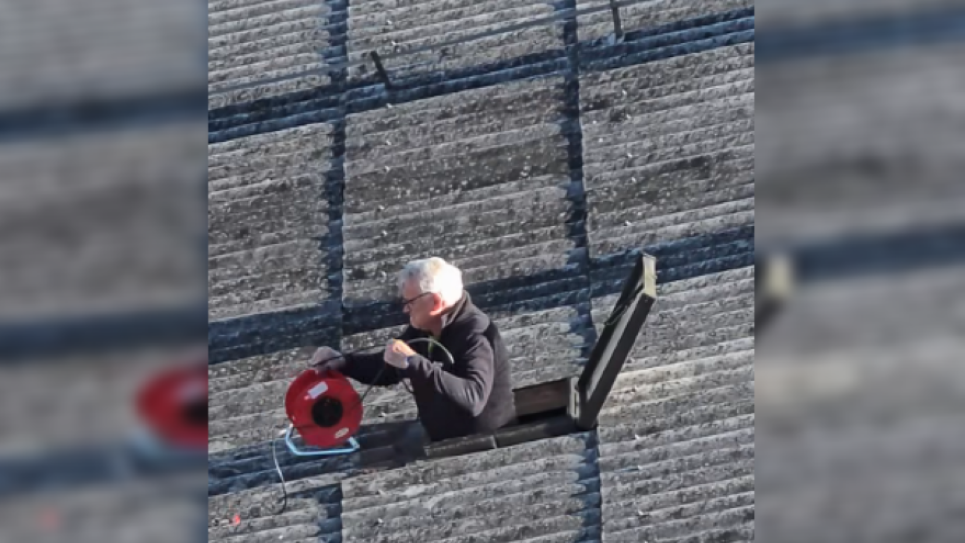 VIDEO: Roškarjev oče s tem podvigom prestrašil sina: »Prosim dol s strehe, ata!«