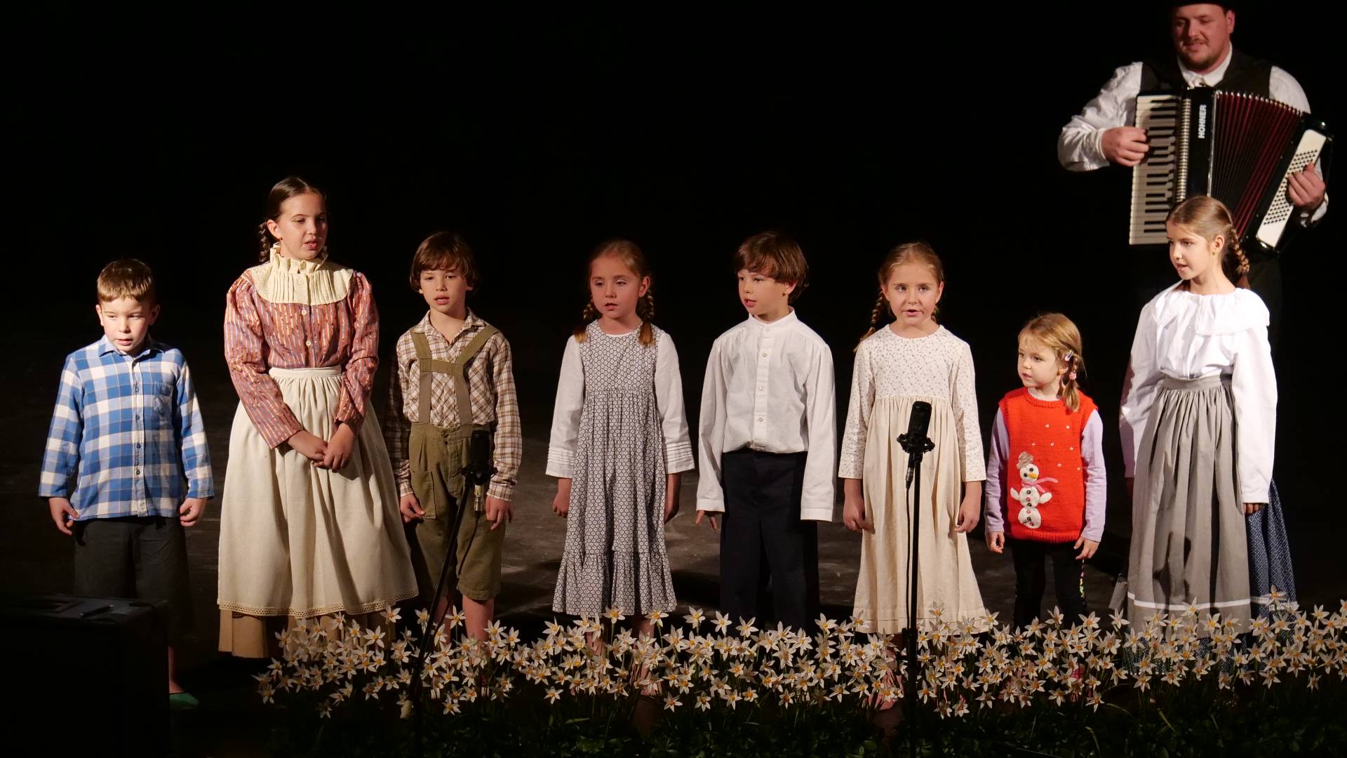 FOTO: Ob zaključku obnove odra v kulturni dvorani pripravili slovesnost