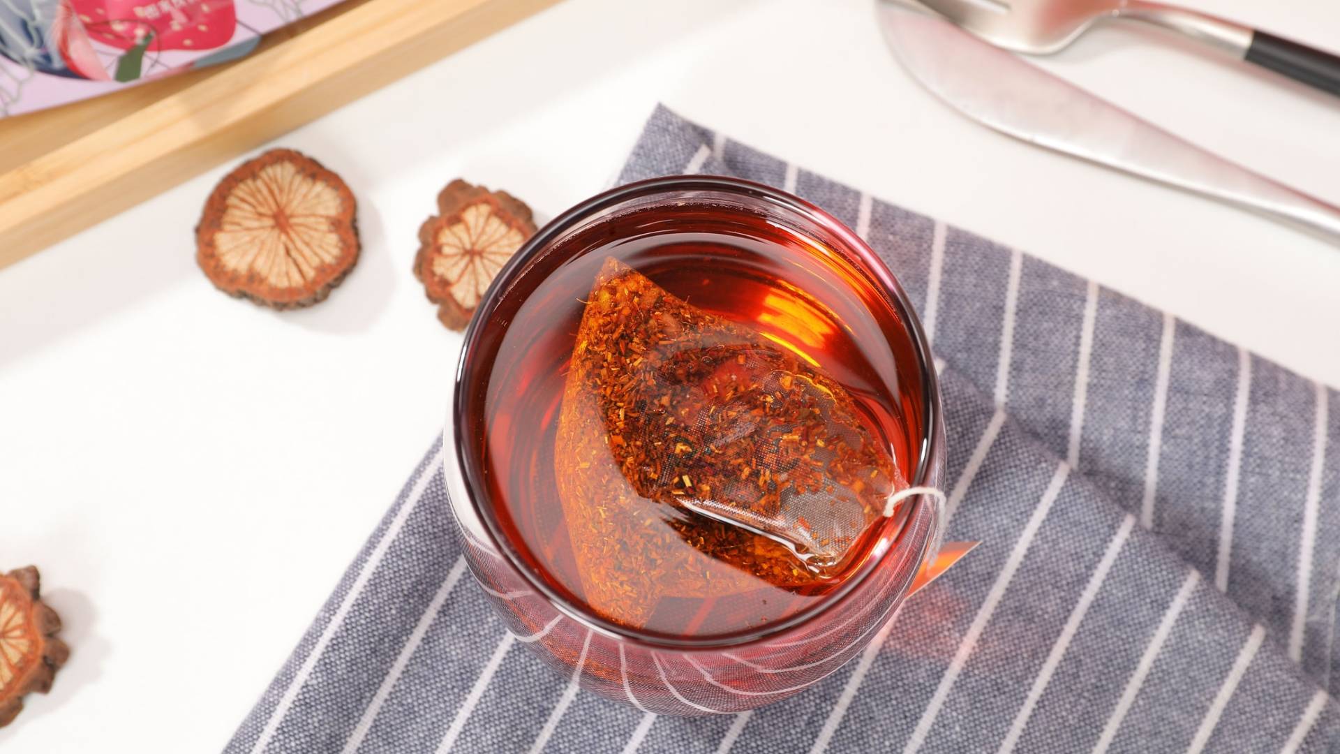 V čaju presežene vrednosti atropina in skopolamina