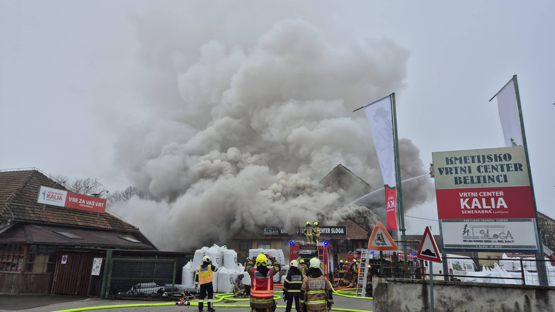 Občina Beltinci zaradi požara poziva k omejitvi gibanja na prostem